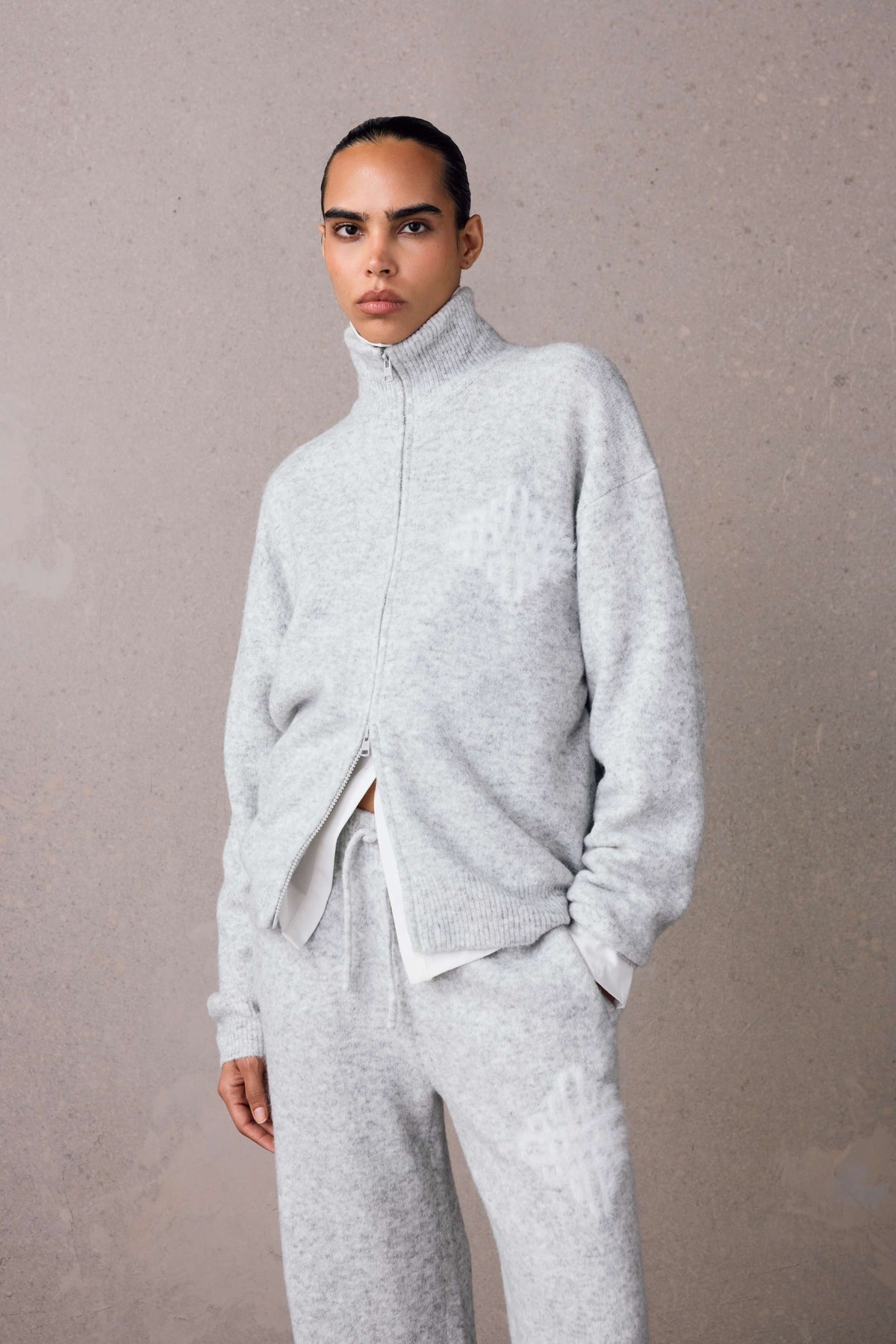 EMBLEM FLUFFY KNIT FUNNEL NECK - GREY MARL