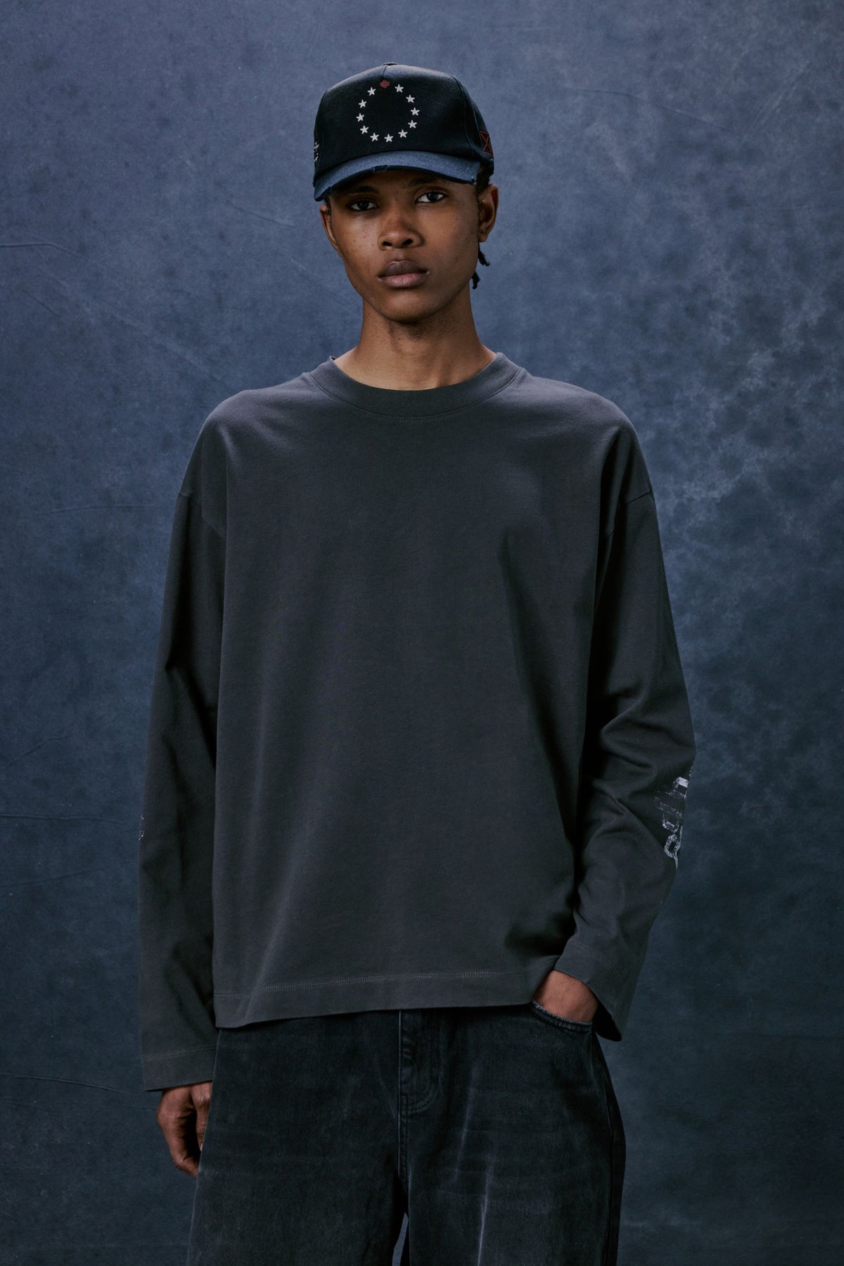 WASHED EMBLEM PRINT LONG SLEEVE T-SHIRT - WASHED BLACK