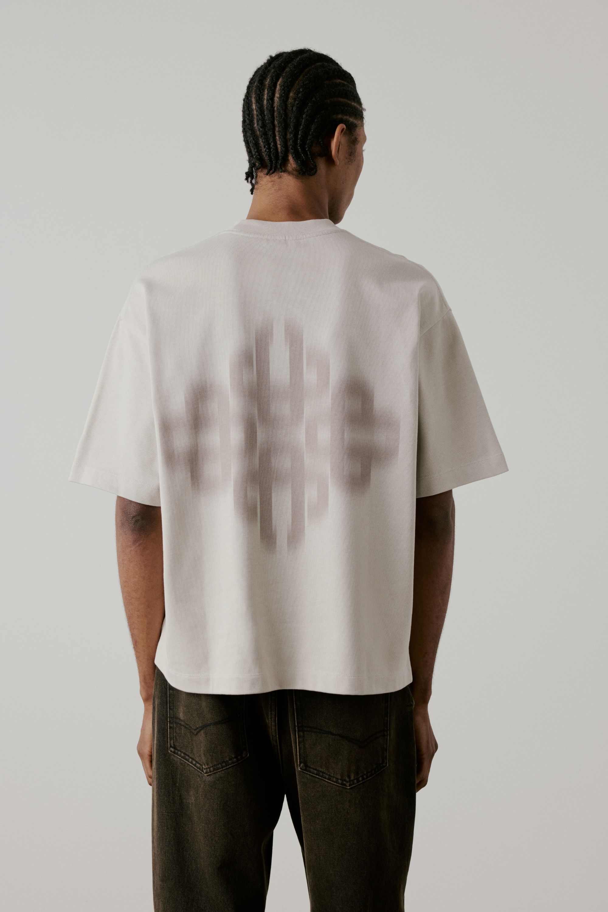 MOTION BLURRED EMBLEM T-SHIRT - STONE