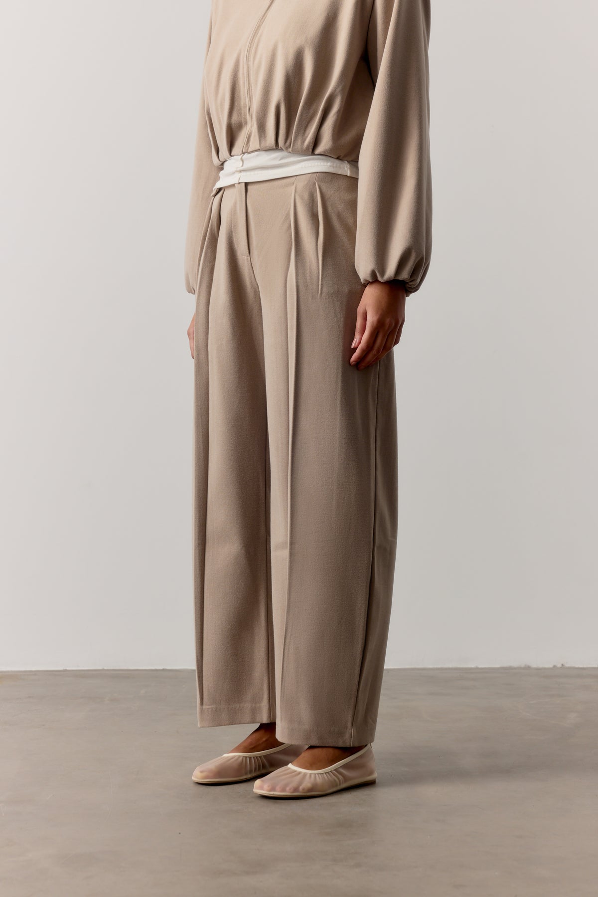 BARREL LEG SMART TROUSERS - BEIGE