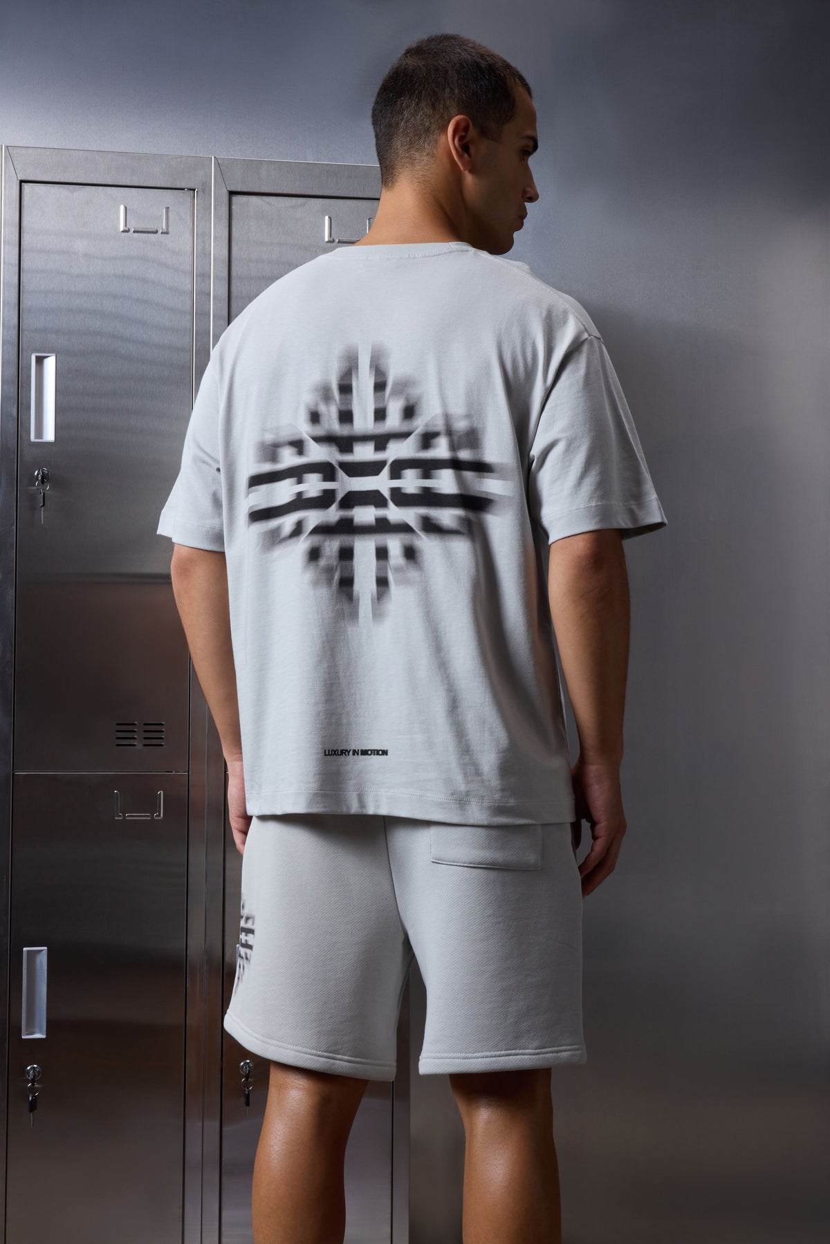 LUXURY IN MOTION GRAPHIC T-SHIRT - SALT