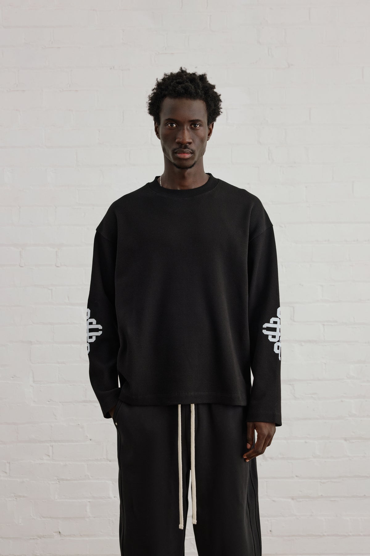 EMBLEM WAFFLE LONG SLEEVE T-SHIRT - BLACK