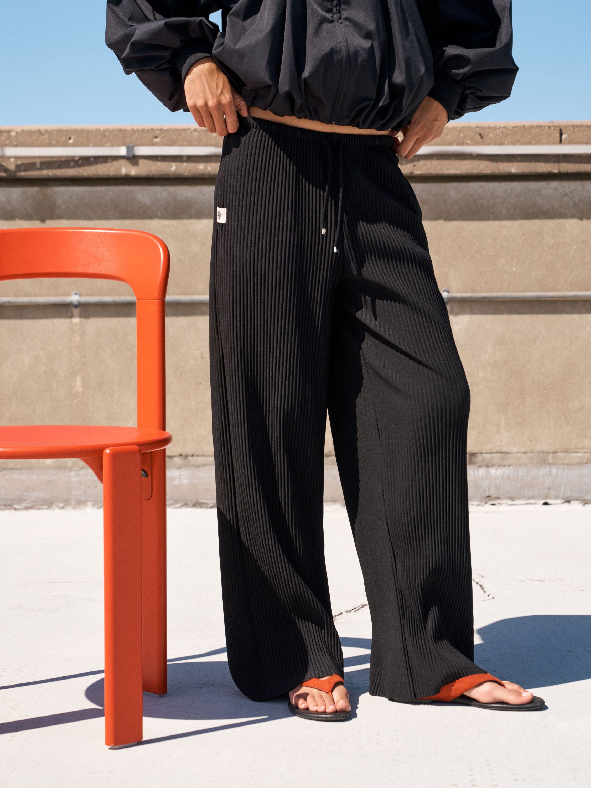 PLISSE TROUSERS - BLACK