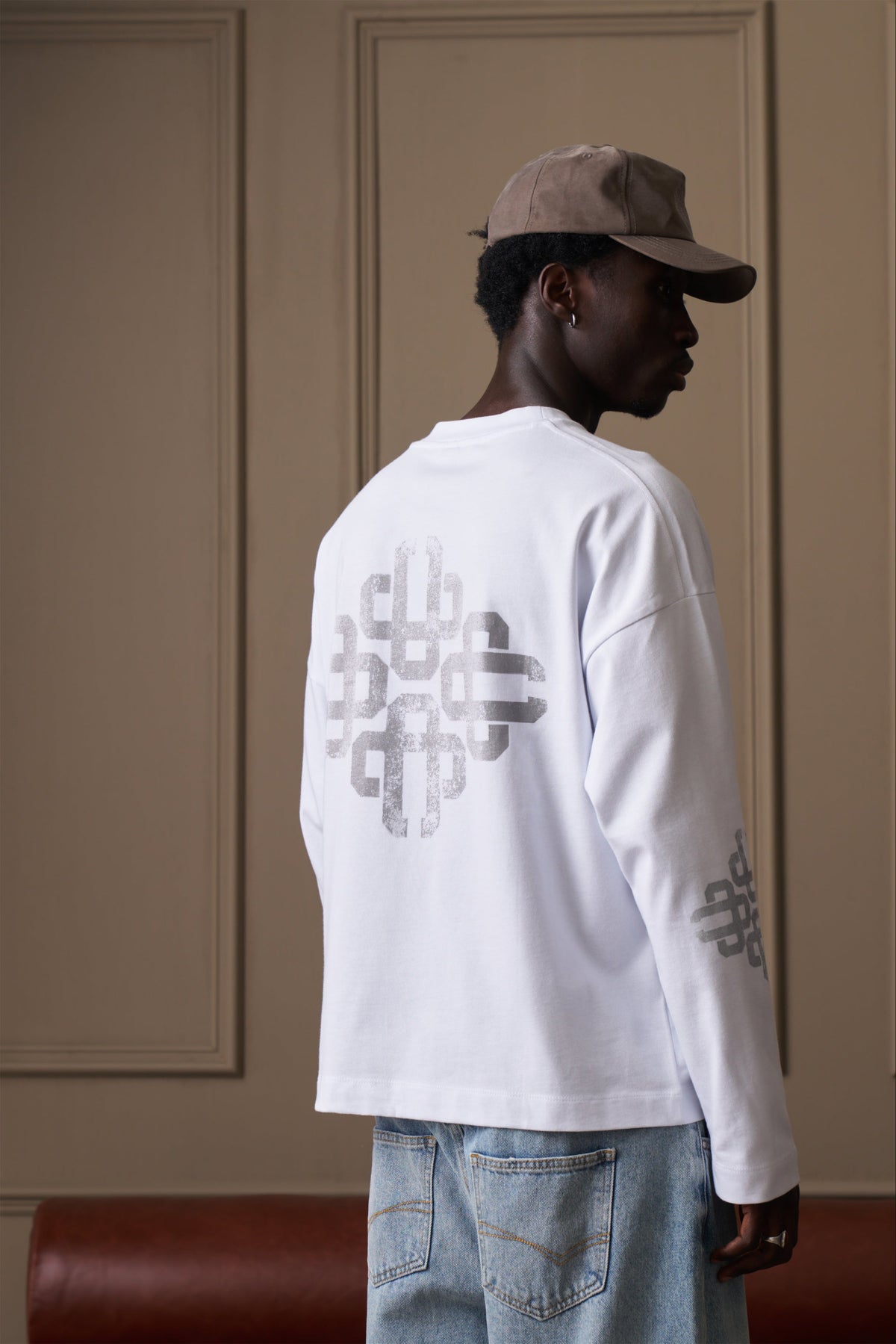 Men's Vintage Copyright Print Long Sleeve T-Shirt in White Charcoal – model back view showing the emblem print