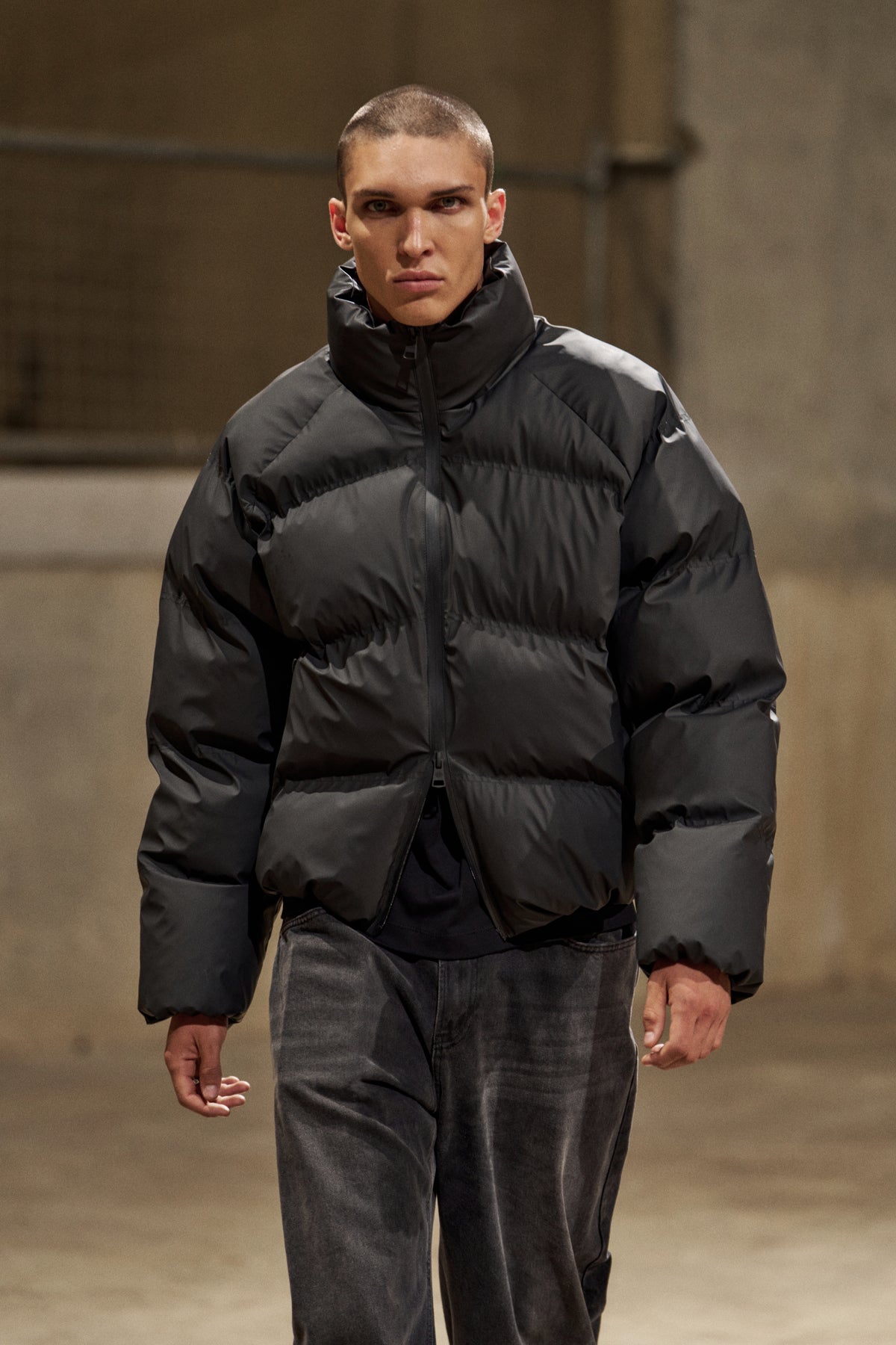 RUBBERISED PUFFER COAT - BLACK