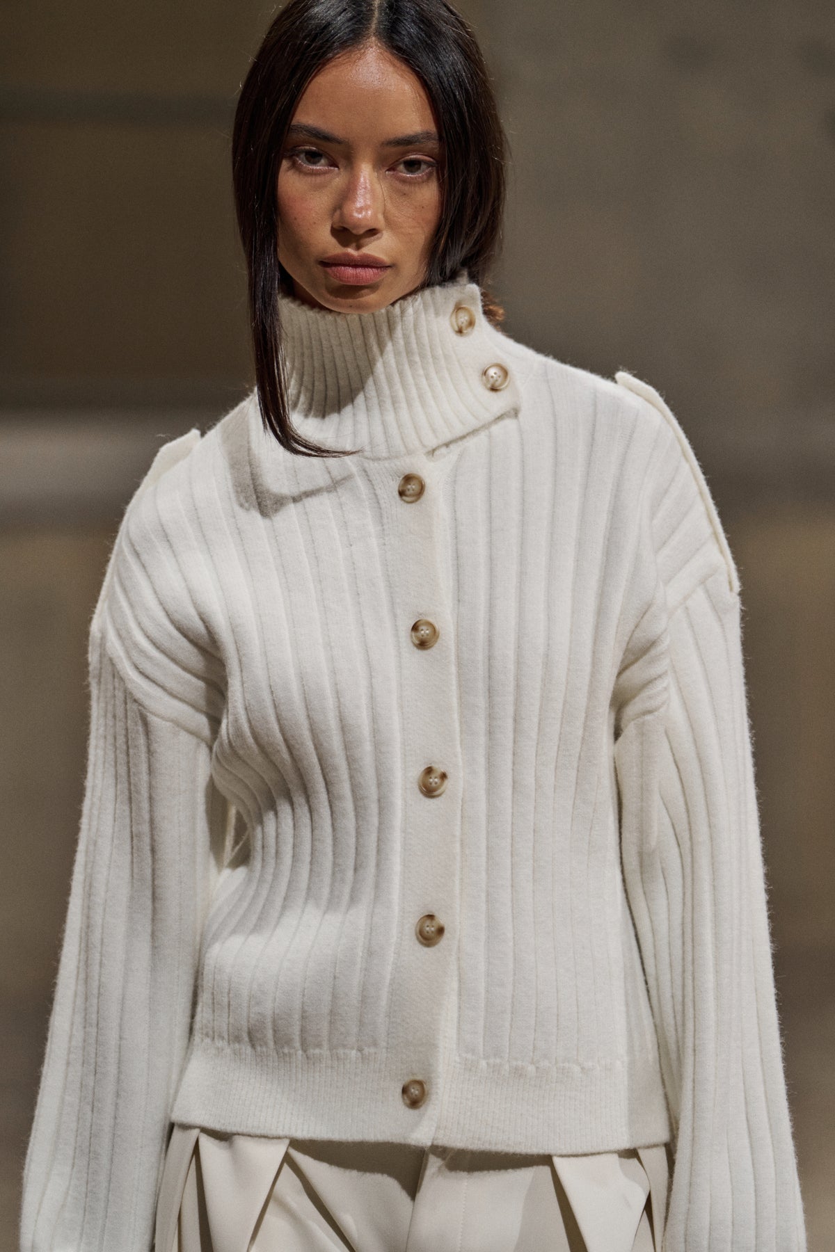 RIB KNIT FUNNEL NECK - OFF WHITE