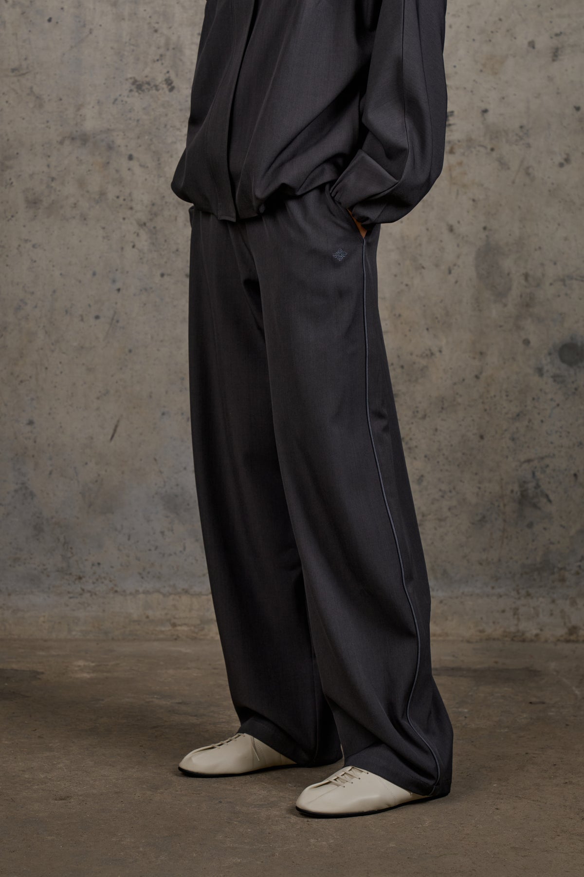 PIPED BARREL LEG TROUSERS - CHARCOAL