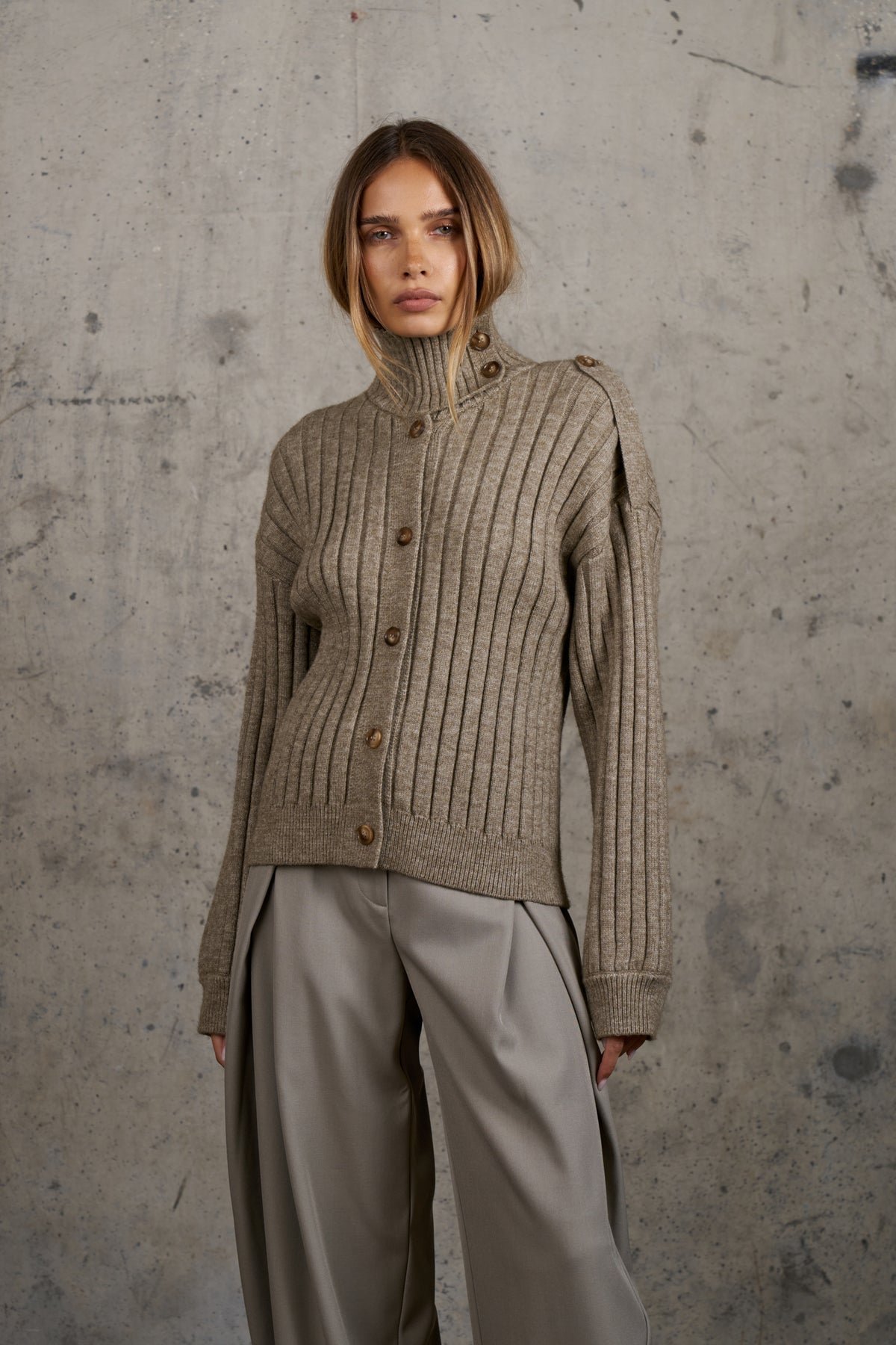 RIB KNIT FUNNEL NECK - BROWN MARL