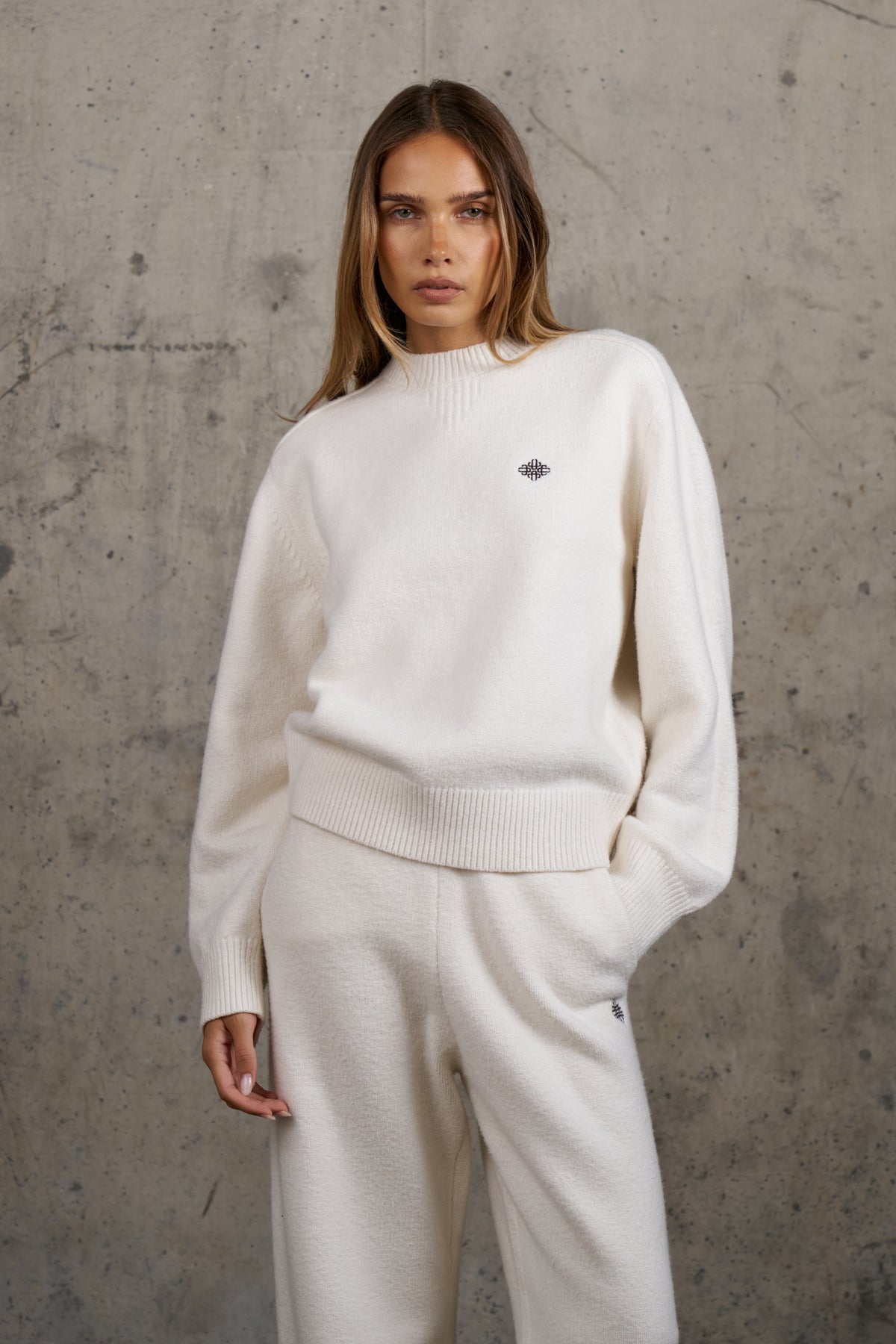 EMBLEM EMBROIDERED CREW - OFF WHITE