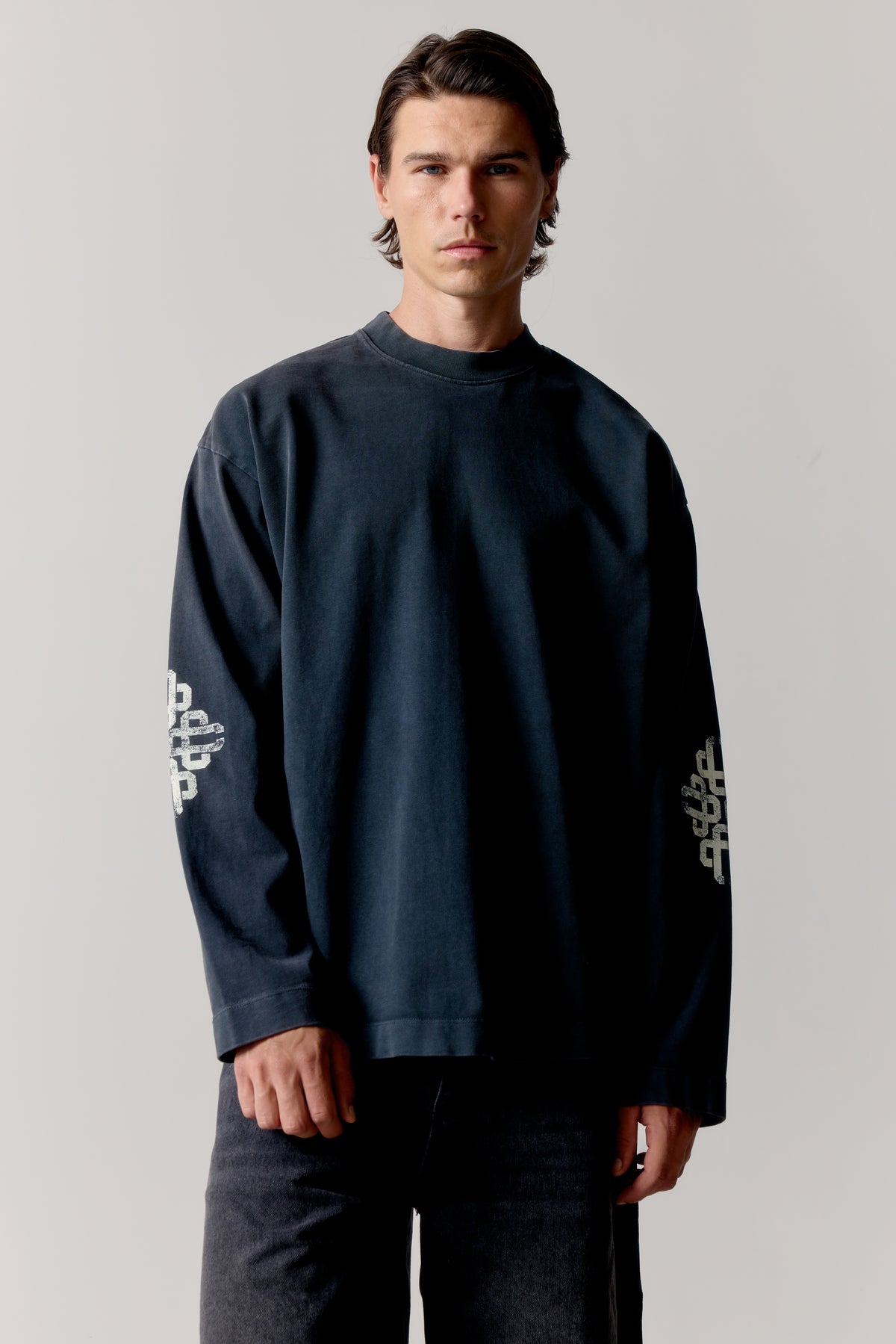 WASHED EMBLEM PRINT LONG SLEEVE T-SHIRT - NAVY