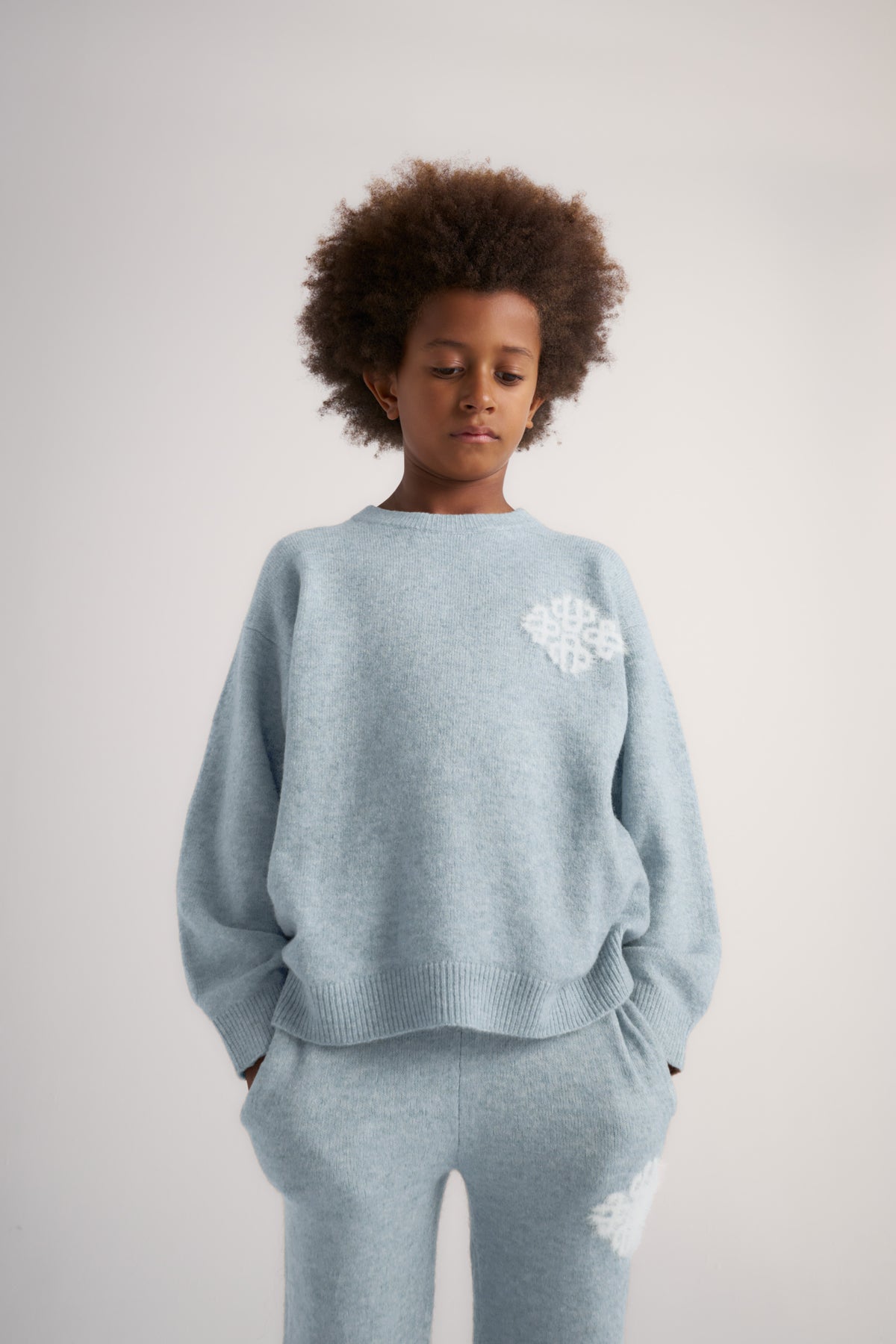 JUNIORS EMBLEM FLUFFY KNIT CREW - BLUE