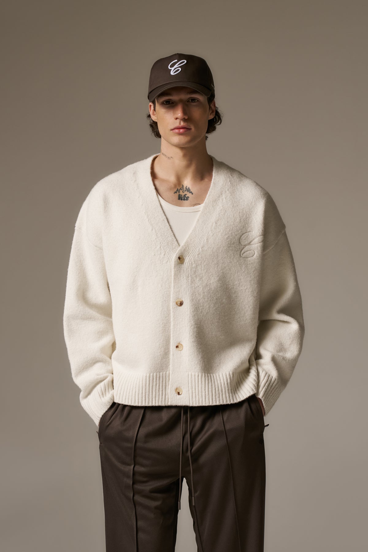 C EMBROIDERY KNITTED CARDIGAN - OFF WHITE