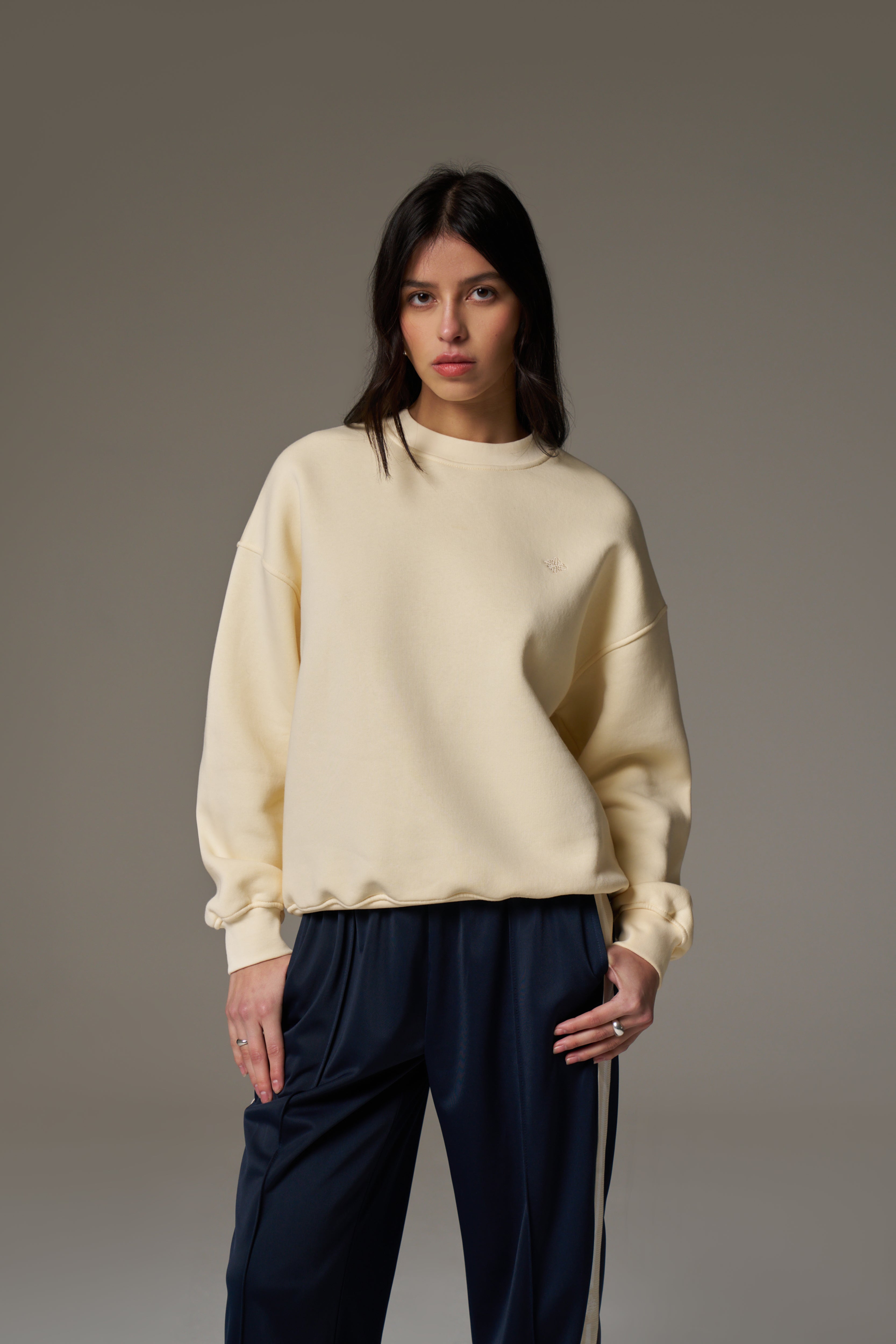 EMBLEM EMBROIDERED SWEATSHIRT - BUTTERMILK