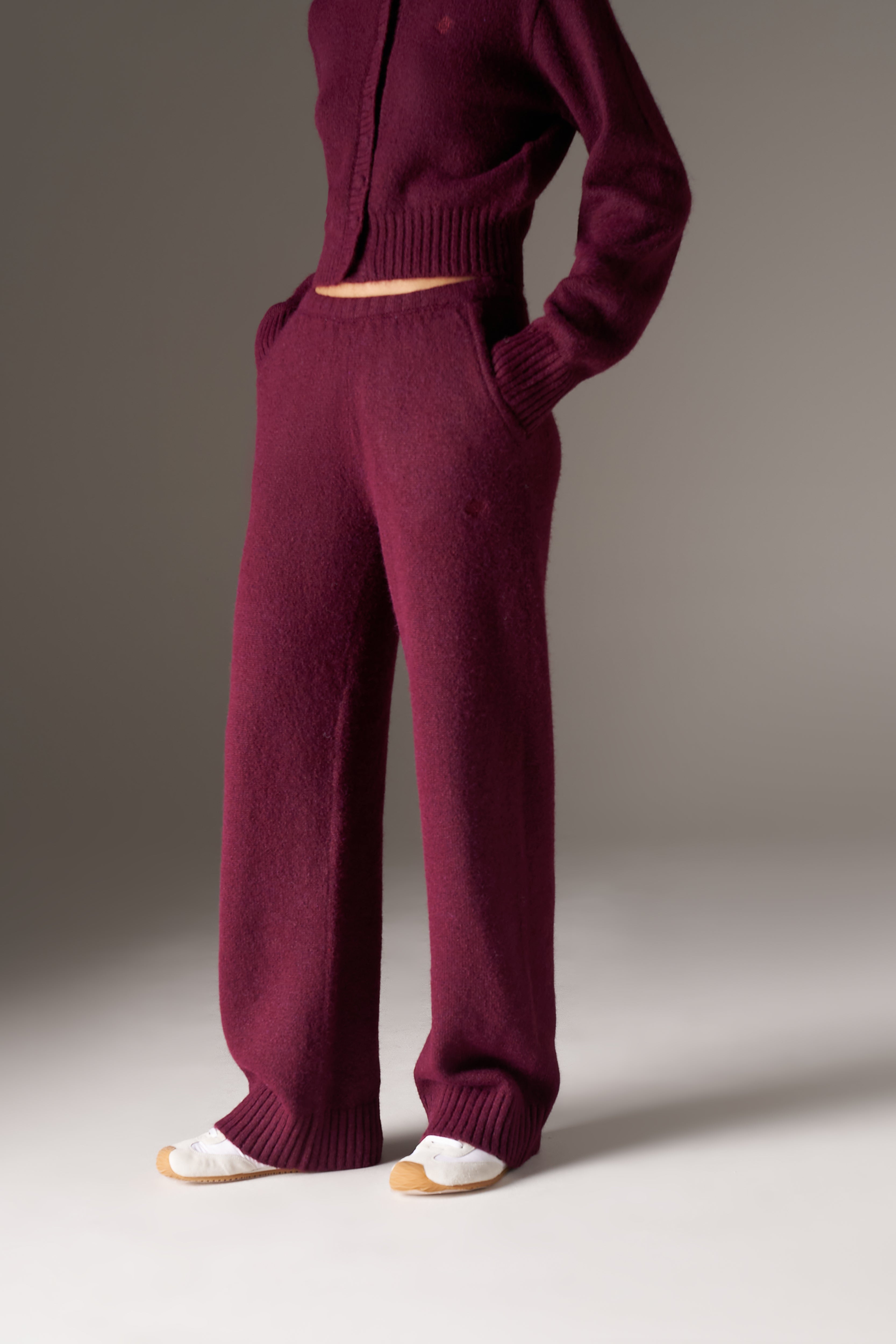 EMBLEM EMBROIDERED KNIT JOGGERS - PLUM