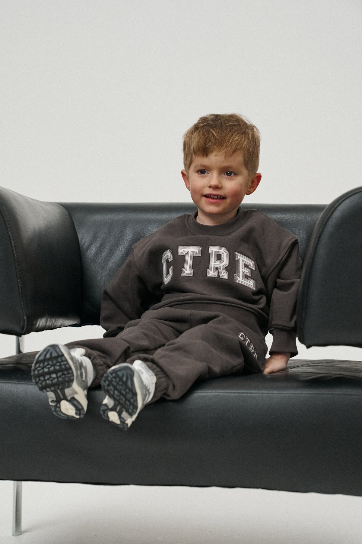 KIDS CTRE SWEATSHIRT - BROWN