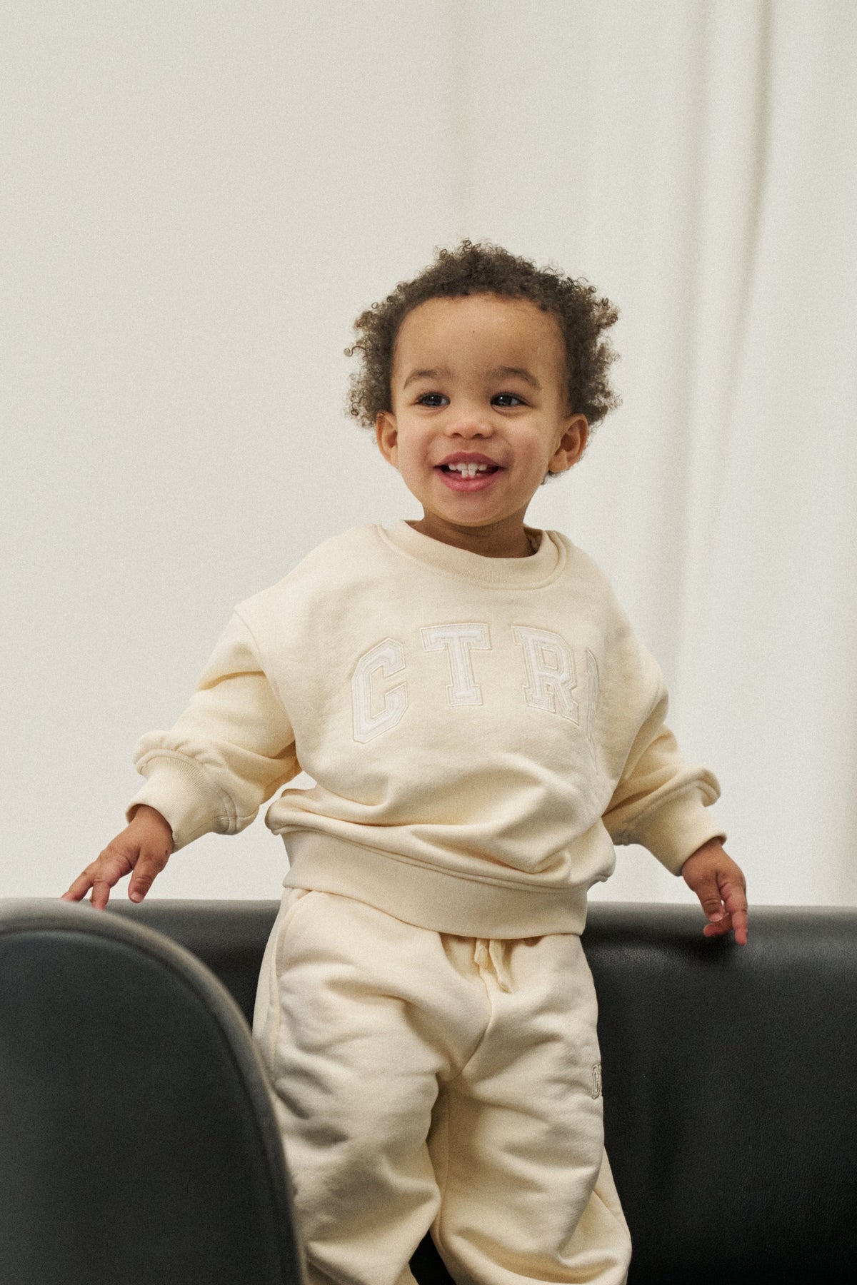 KIDS CTRE SWEATSHIRT - BUTTERMILK