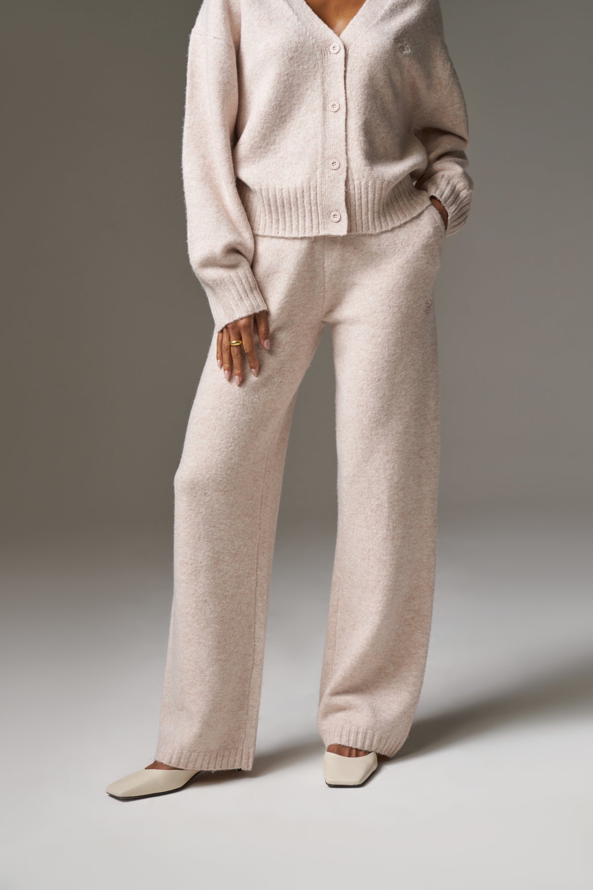 FLUFFY EMBLEM EMBROIDERED JOGGER - PINK