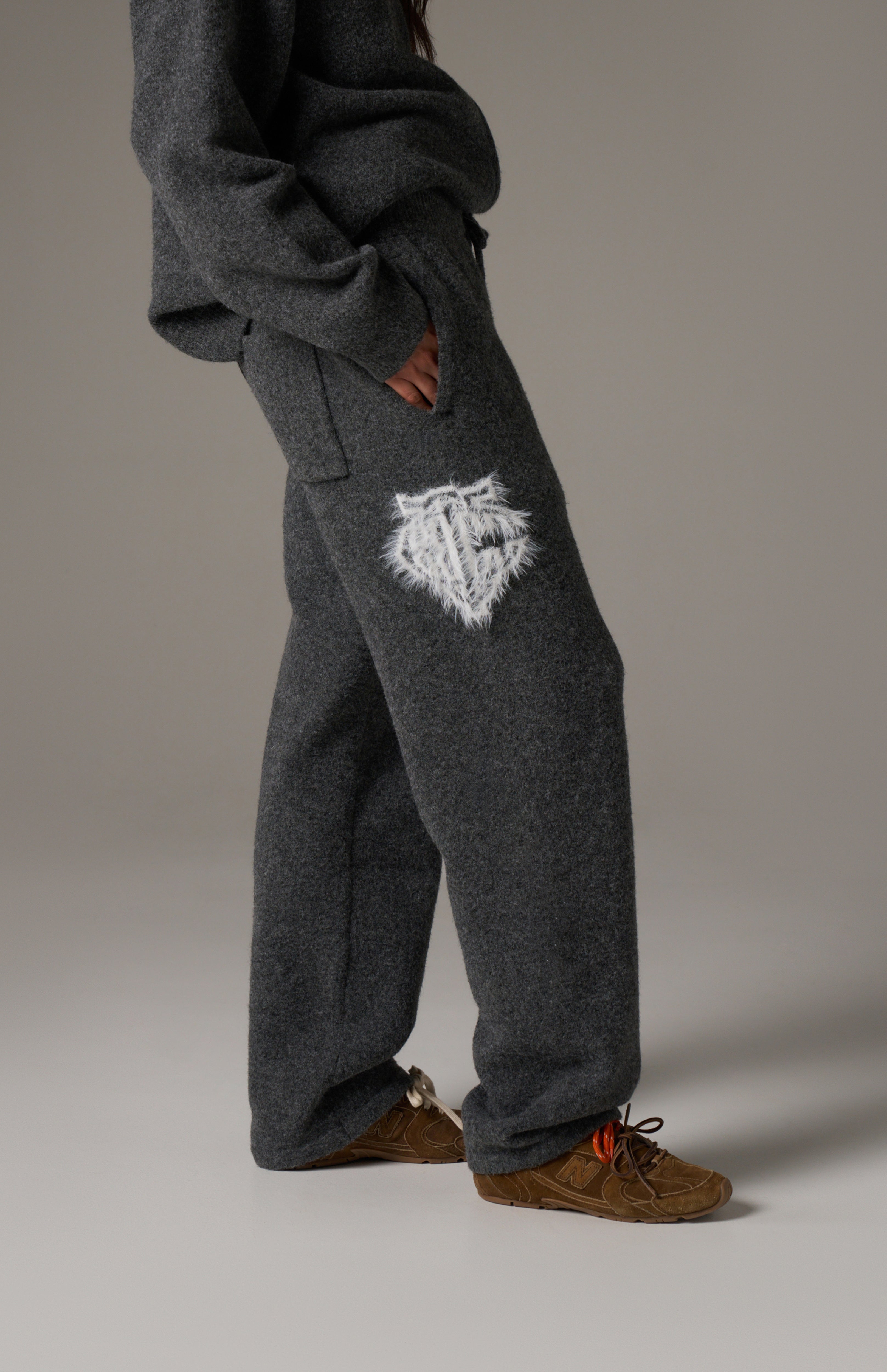 MONOGRAM FLUFFY KNIT JOGGERS - CHARCOAL
