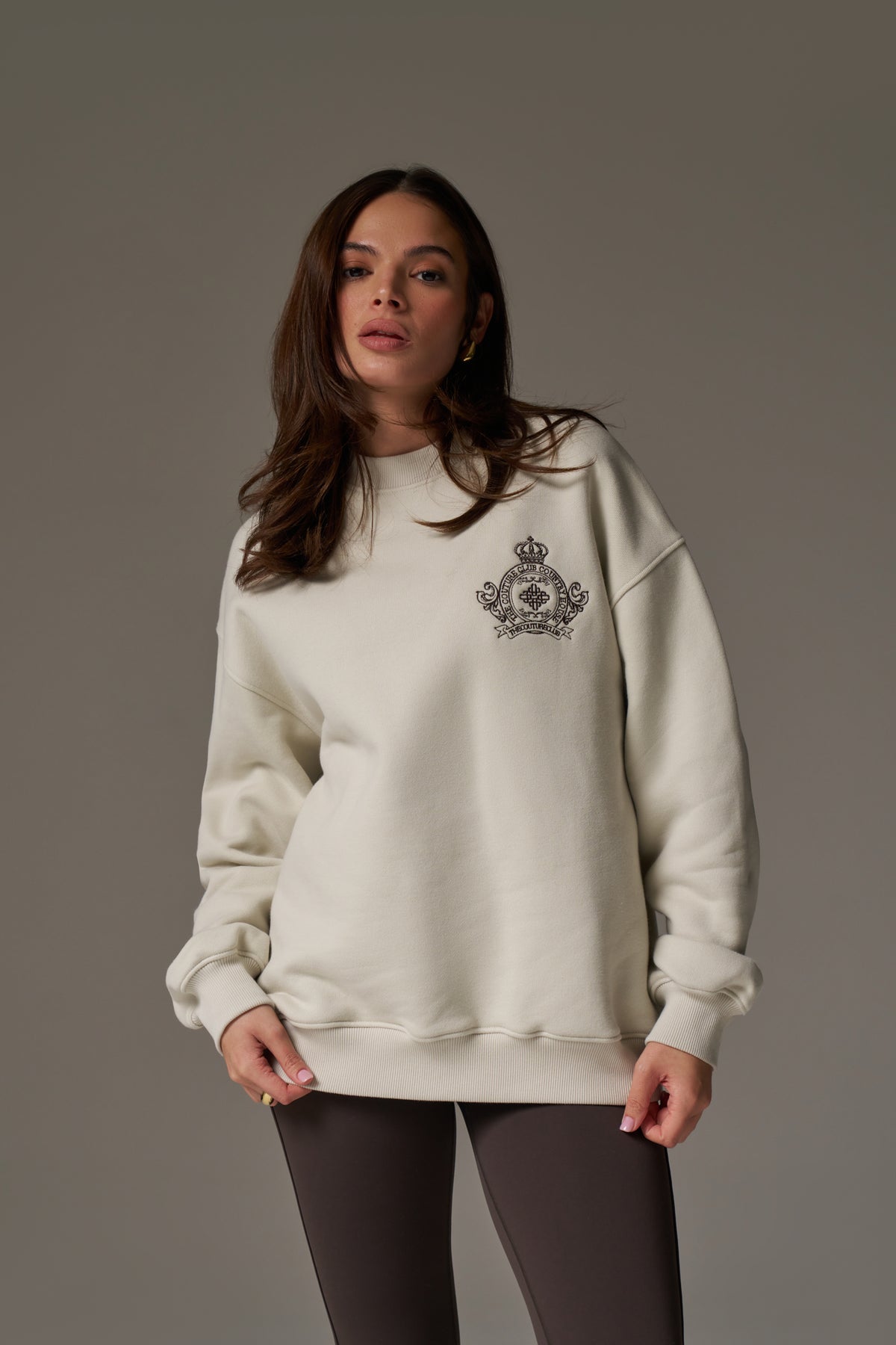 EMBROIDERED CREST OVERSIZED SWEATSHIRT - BONE