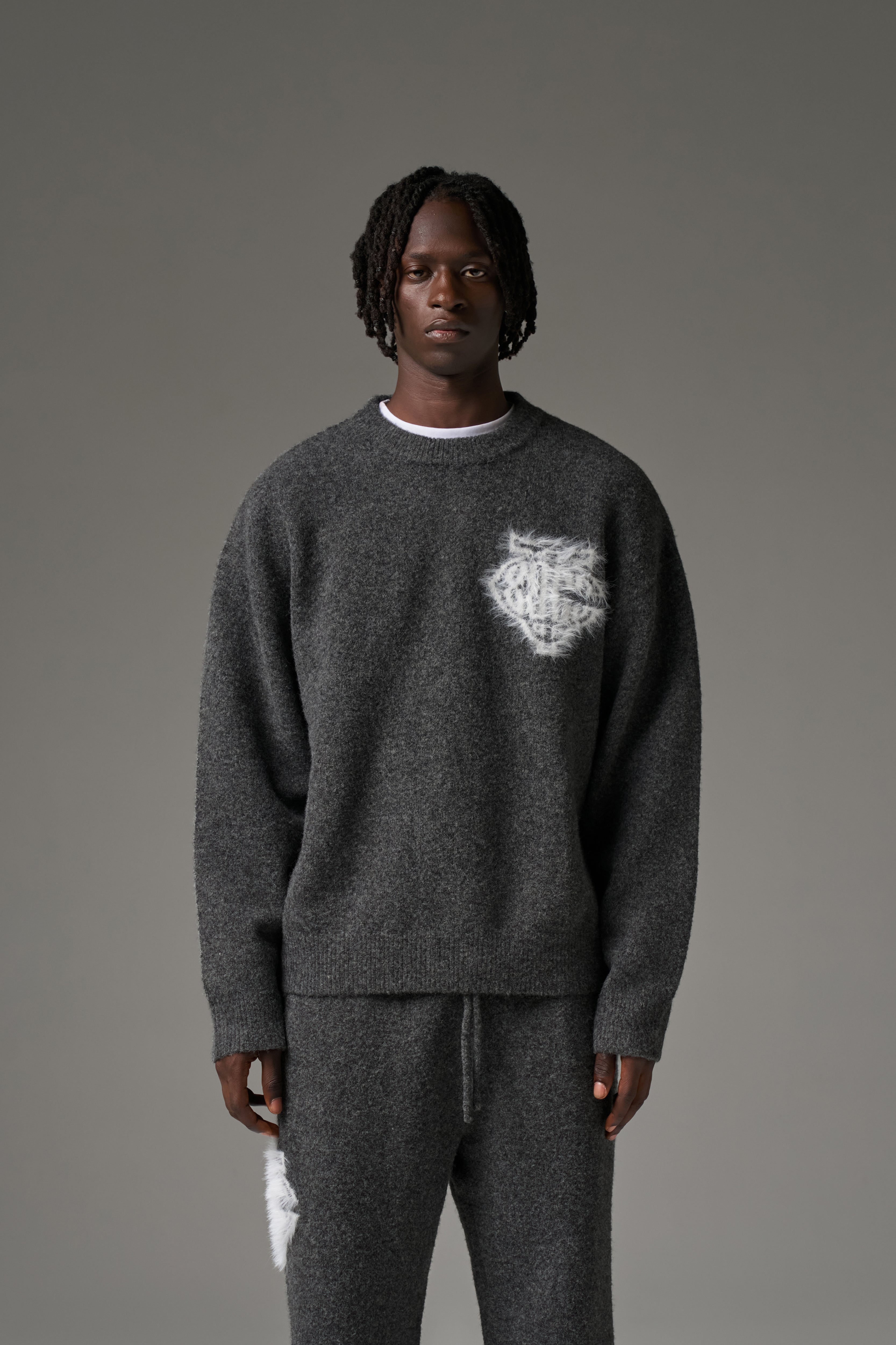 MONOGRAM FLUFFY KNIT CREW - CHARCOAL