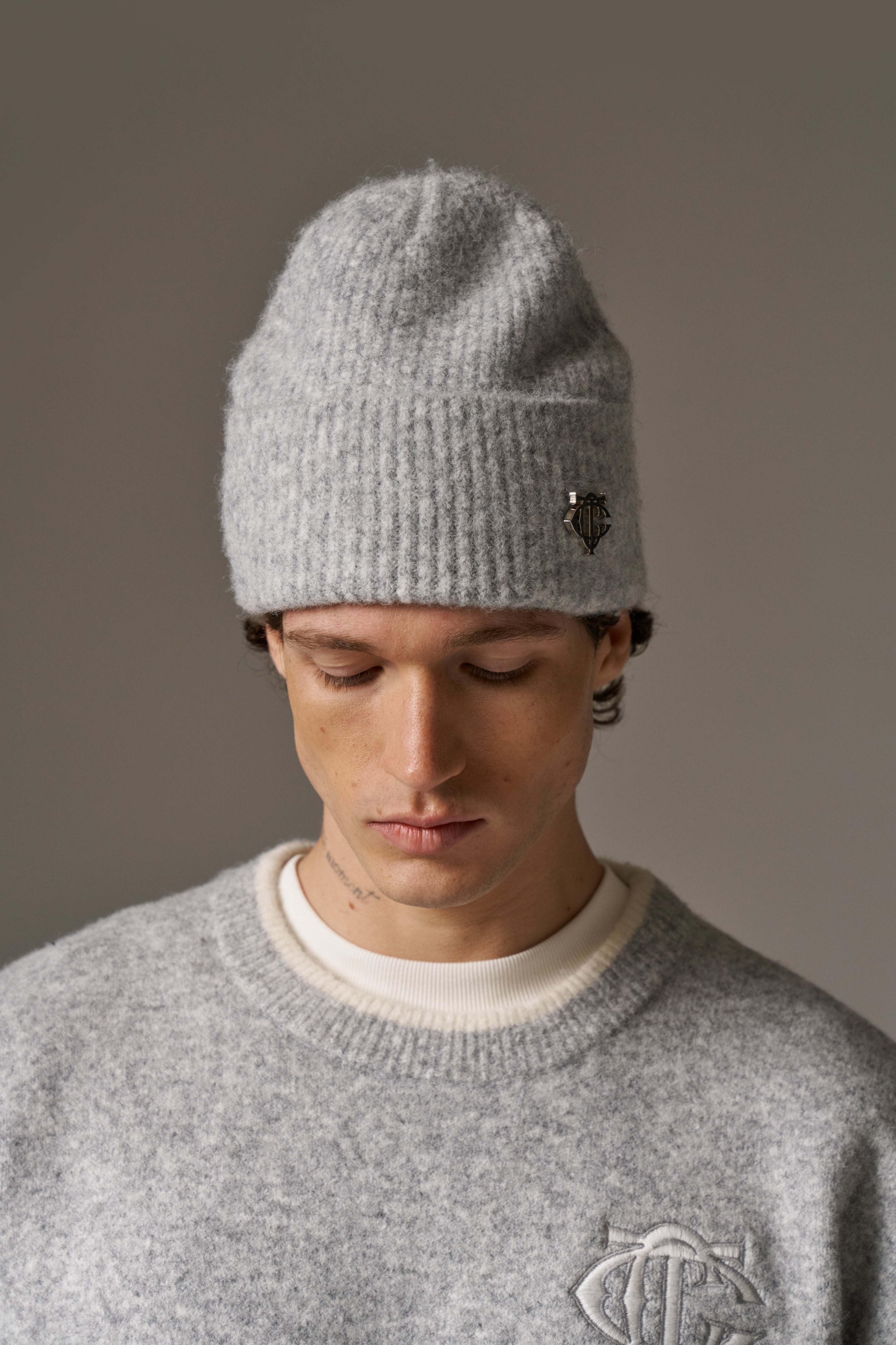 FLUFFY KNIT MONOGRAM PIN BADGE BEANIE - GREY