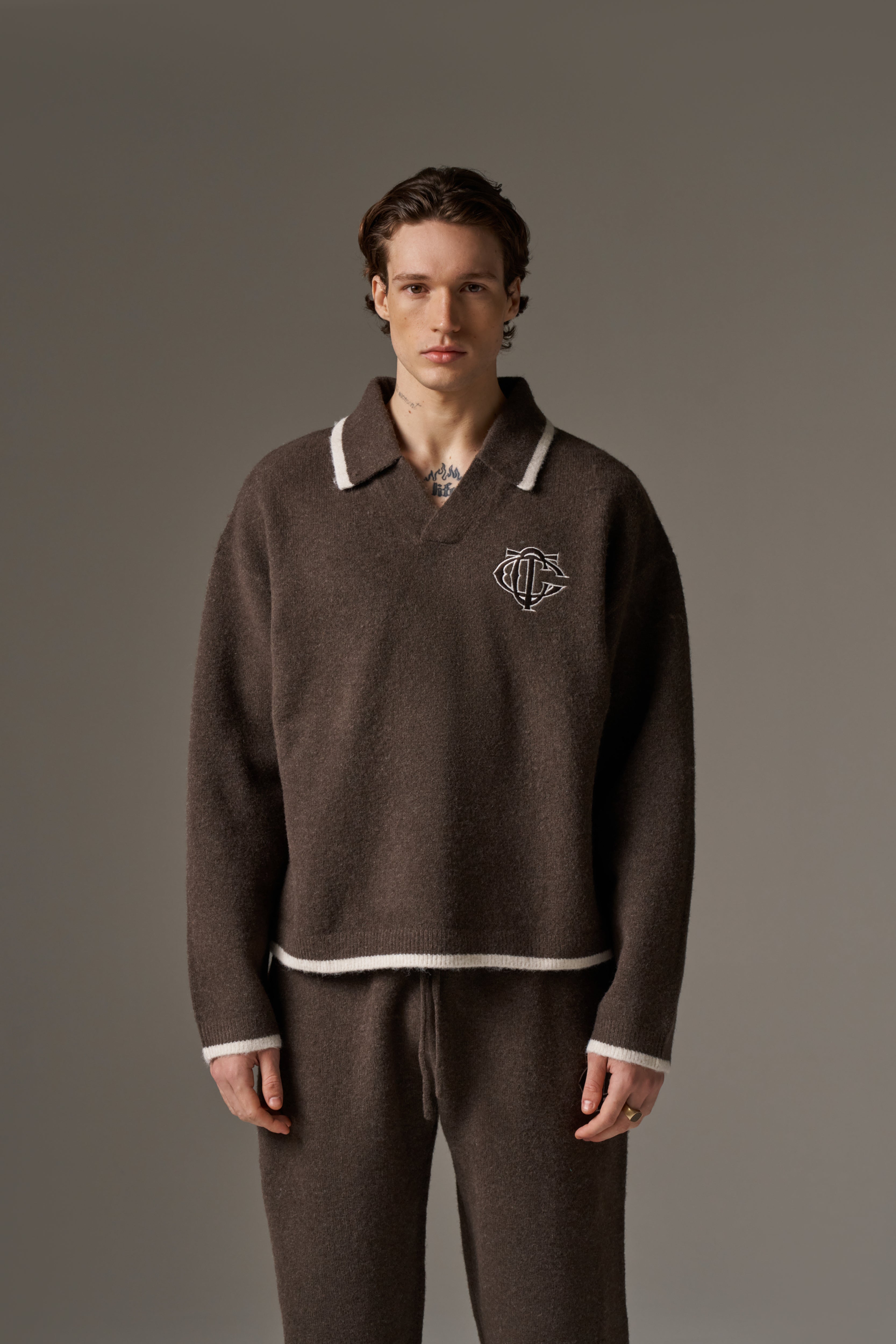 MONOGRAM KNITTED POLO TOP - BROWN