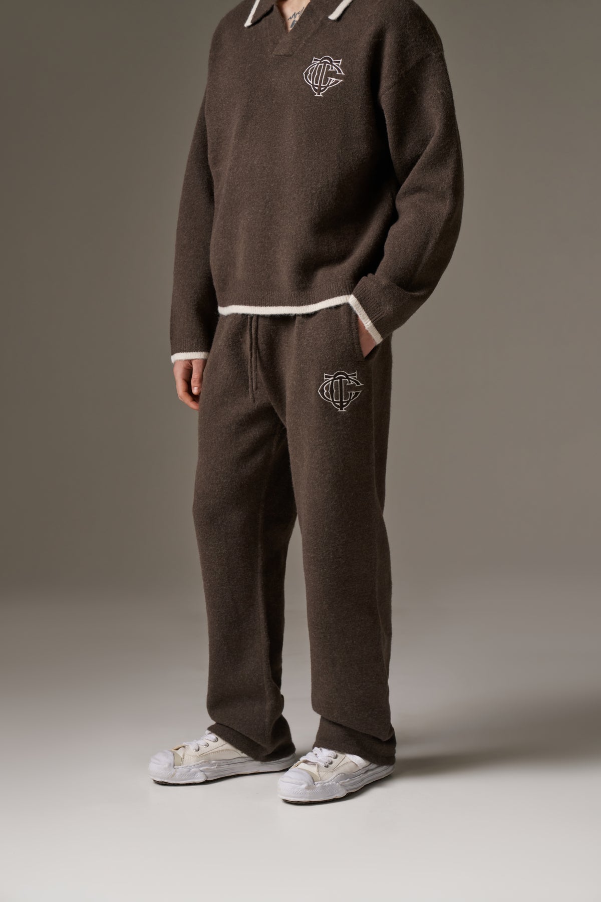 MONOGRAM KNITTED JOGGERS - BROWN
