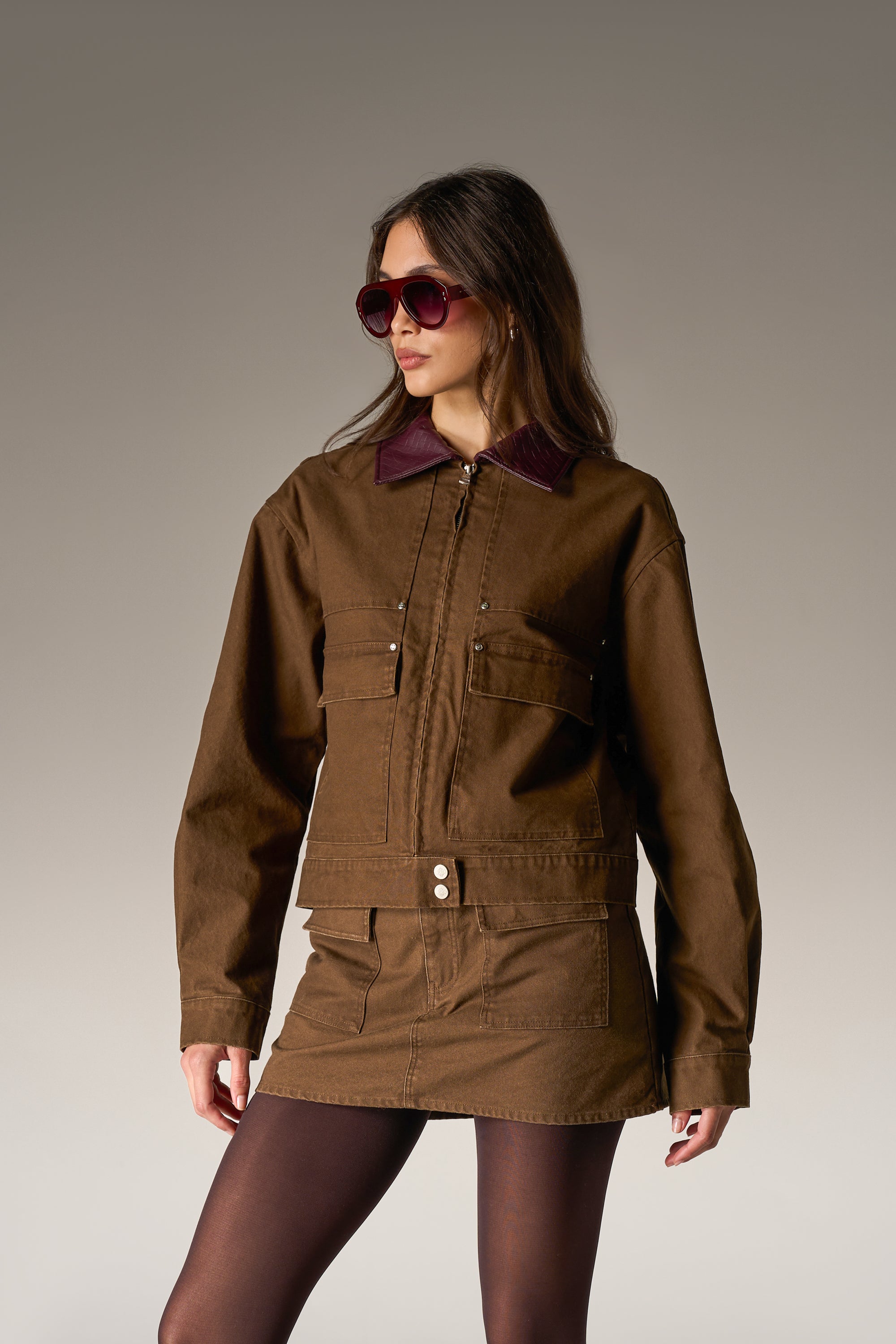 WASHED CONTRAST COLLAR TRUCKER JACKET - CHOCOLATE
