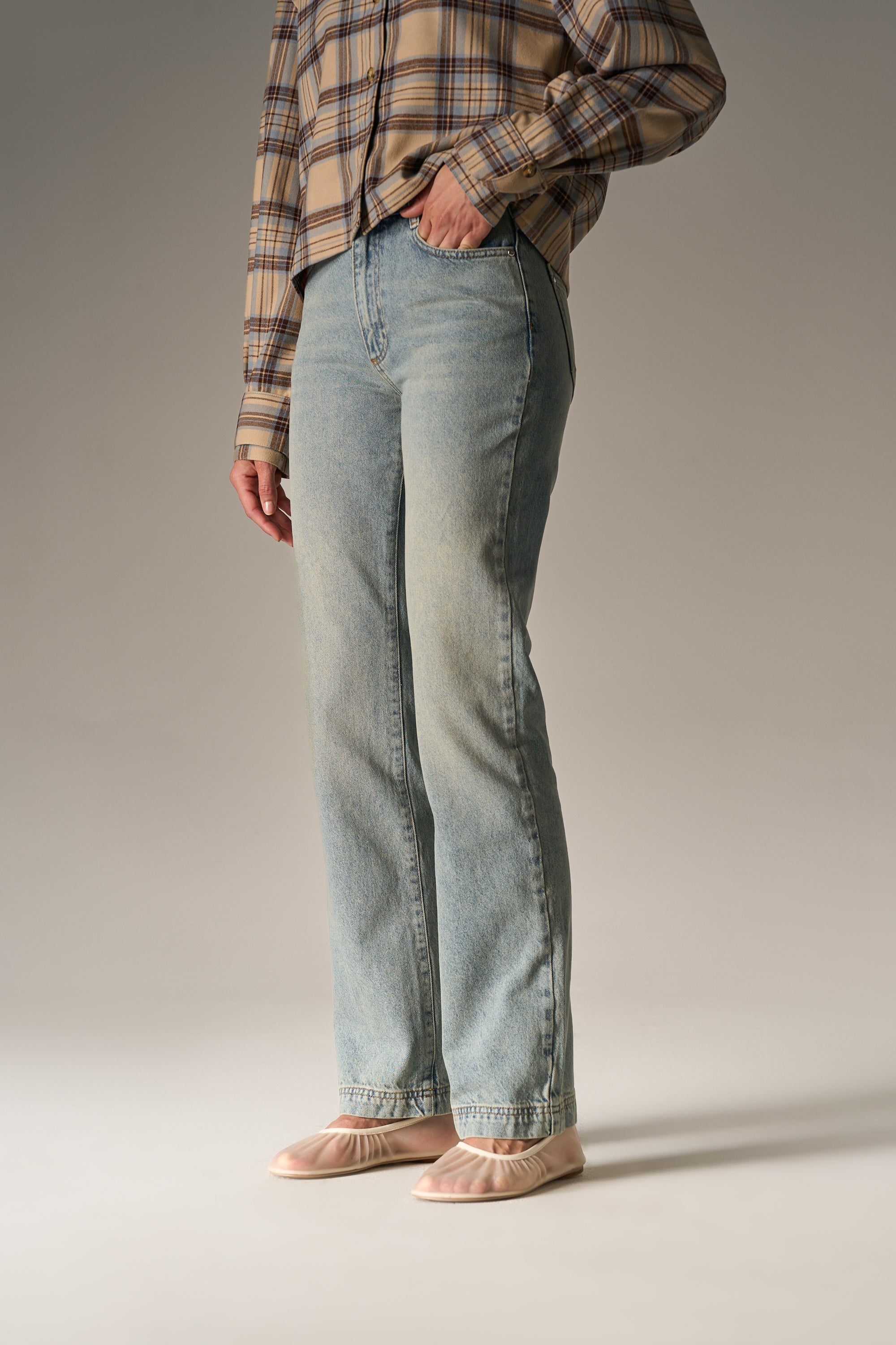 STRAIGHT LEG VINTAGE WASH JEANS - MID BLUE WASH