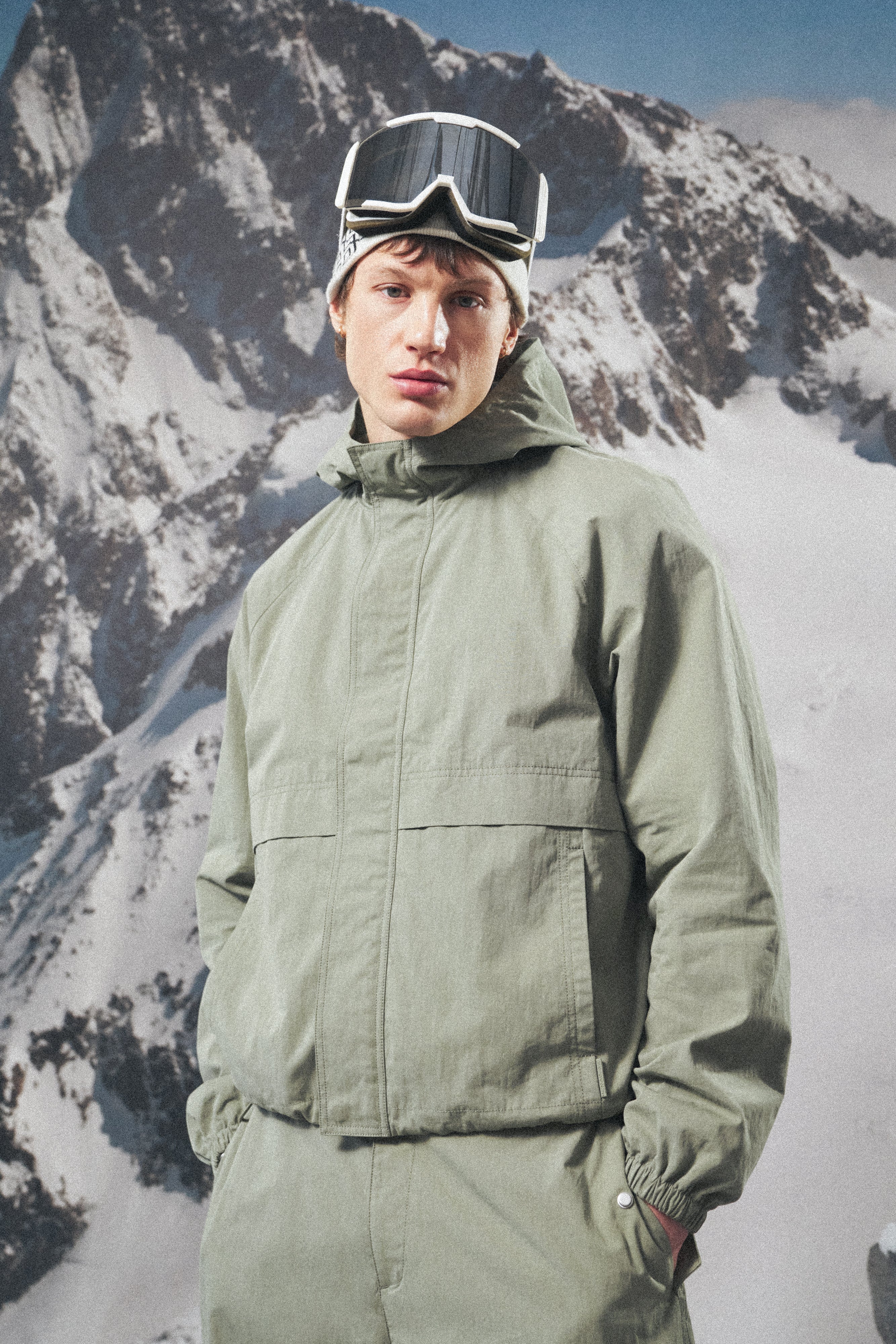 RIPSTOP WINDBREAKER - LIGHT KHAKI