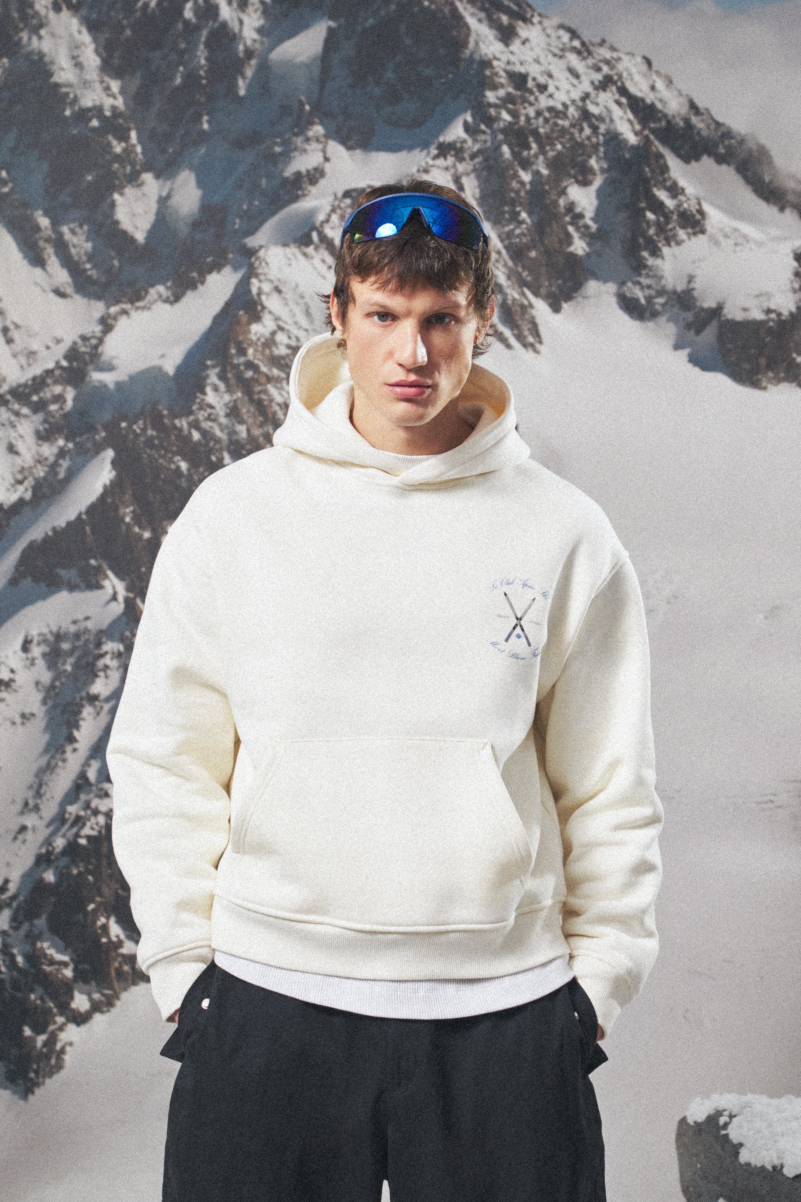APRES SKI GRAPHIC HOODIE - OFF WHITE