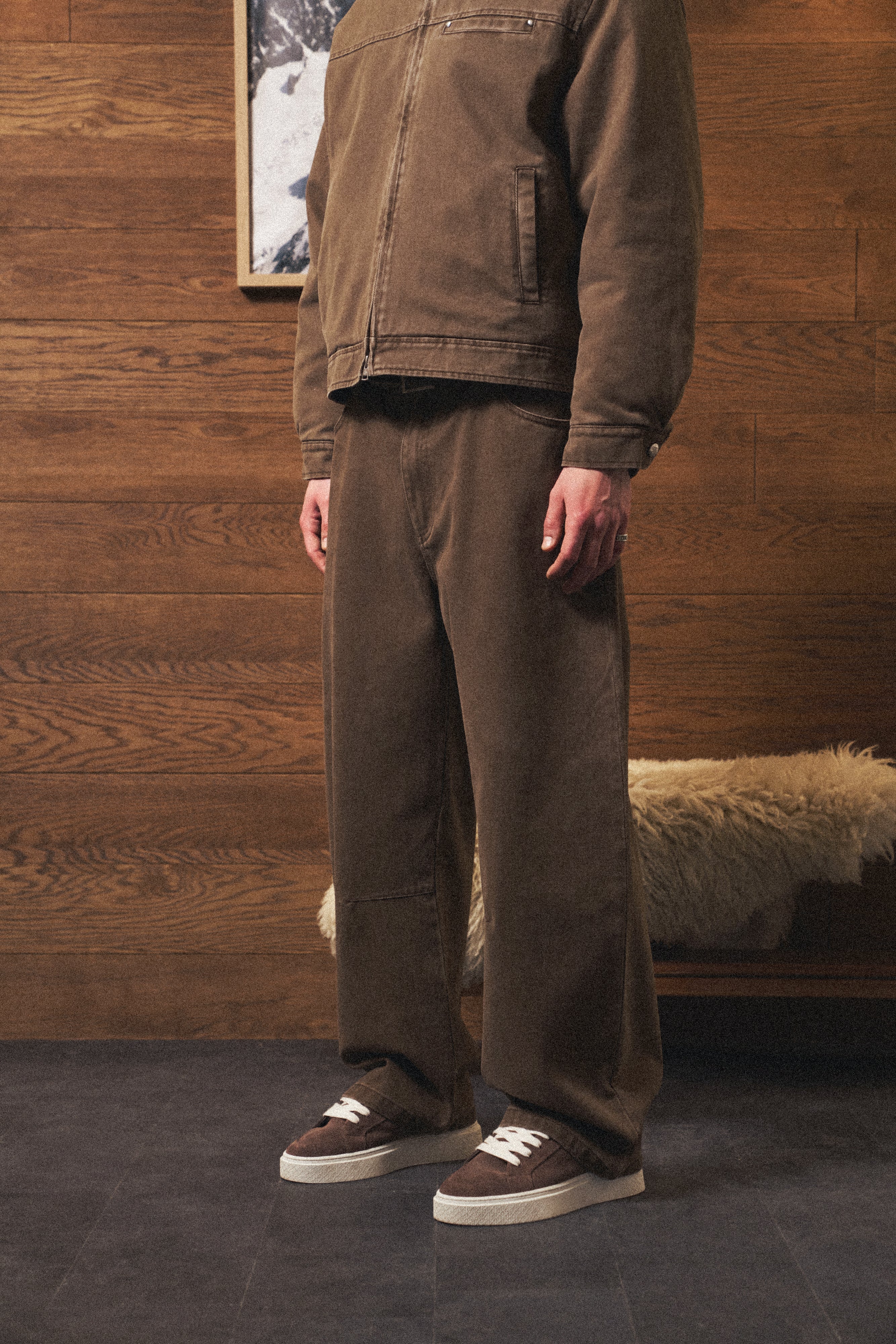 WASHED TWILL BARREL LEG PANTS - BROWN