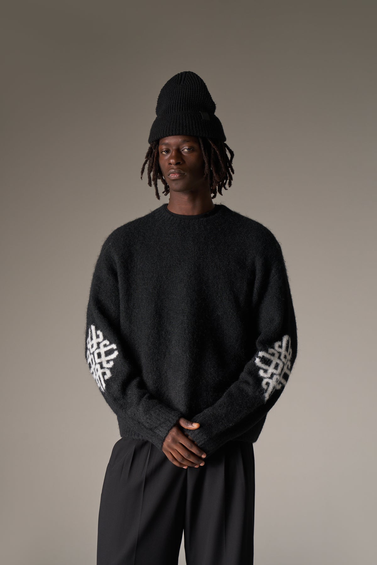 BRUSHED EMBLEM SLEEVE KNITTED CREW - BLACK