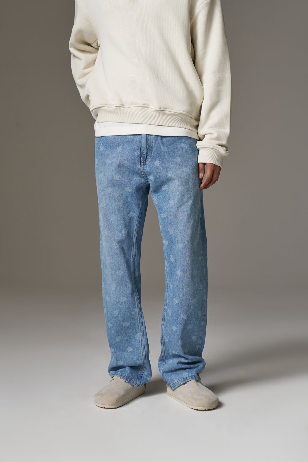 LASER PRINT EMBLEM JEANS - BLUE WASH