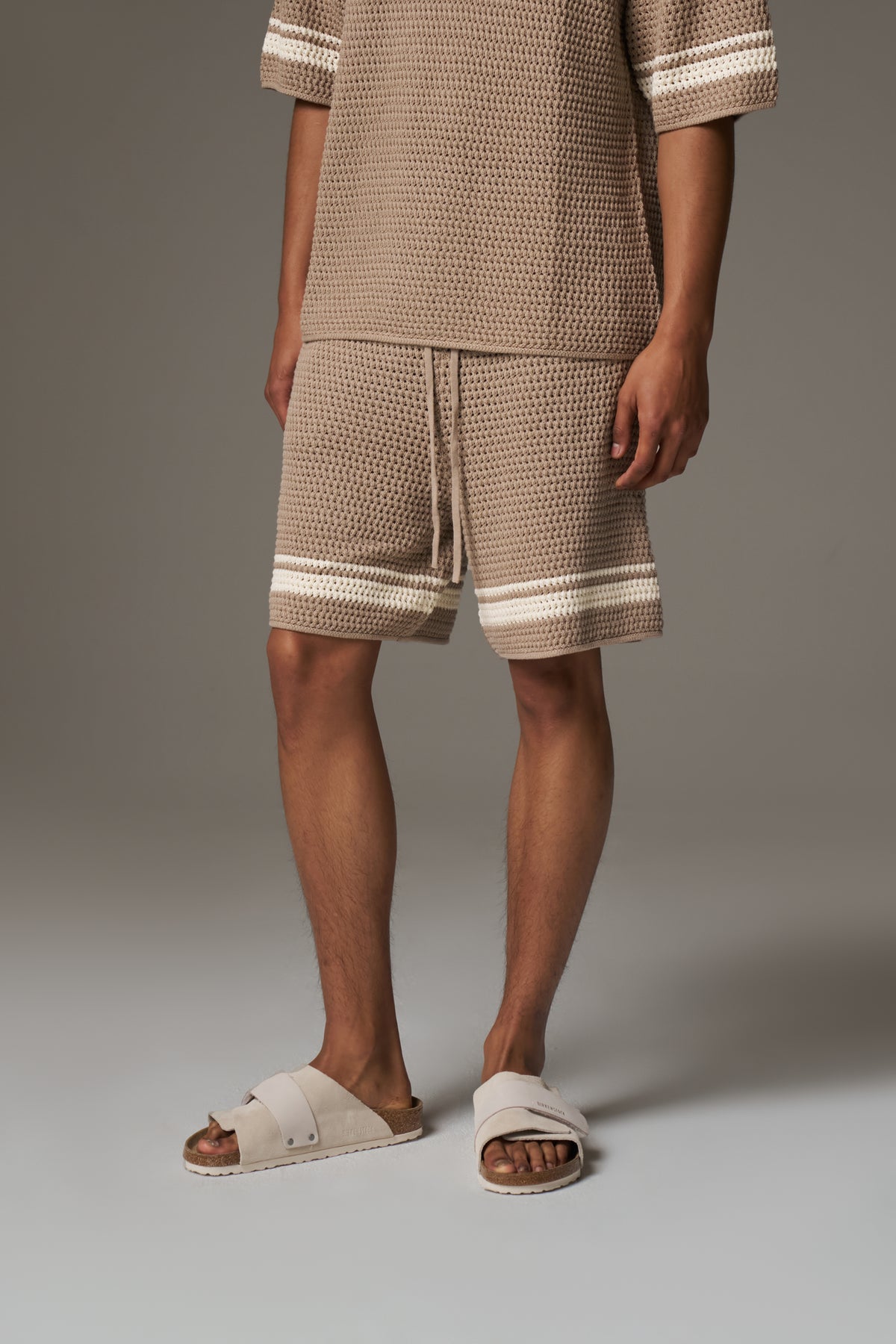CROCHET KNITTED CONTRAST STRIPE SHORTS - BROWN
