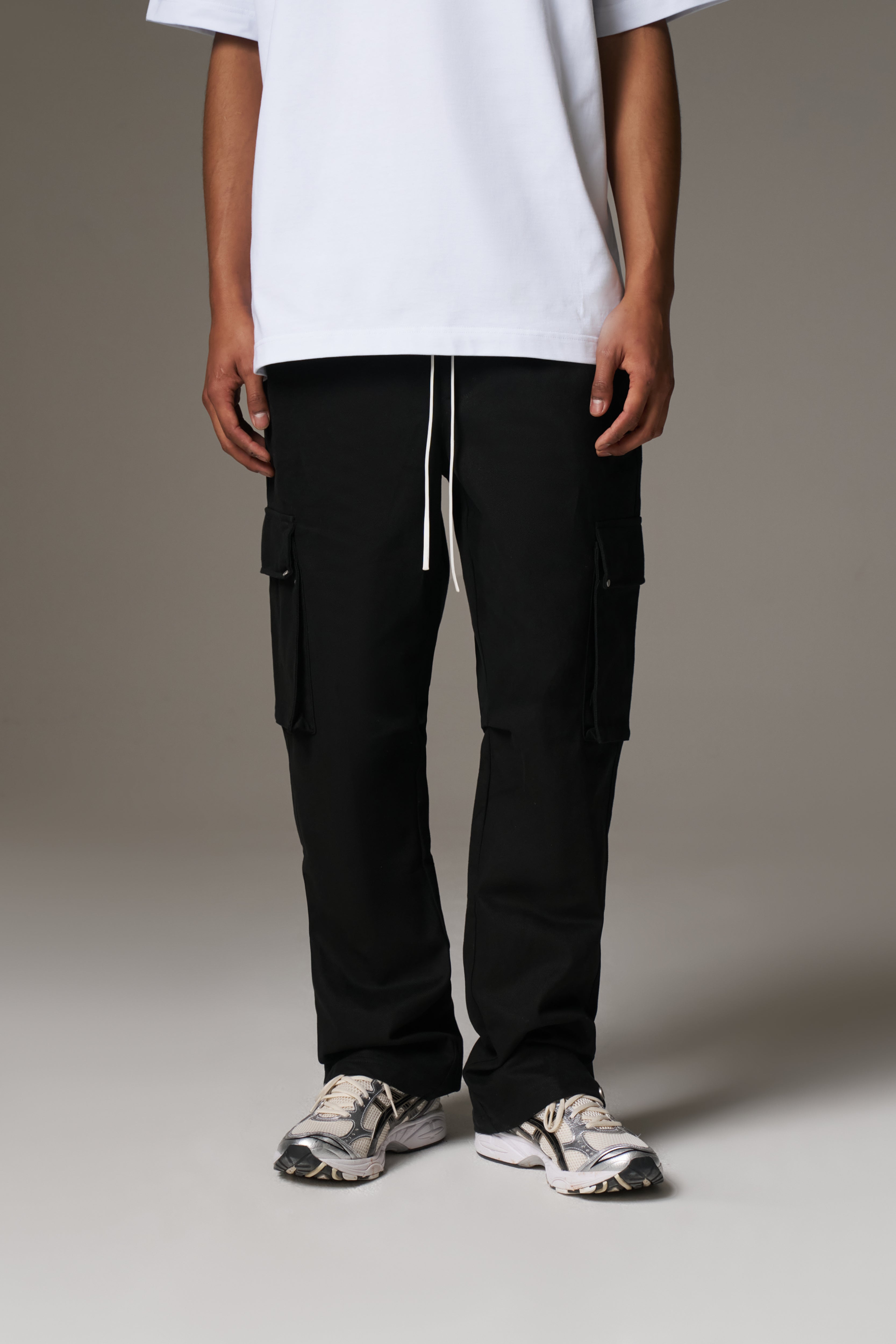 RIVET DETAIL CARGO - BLACK