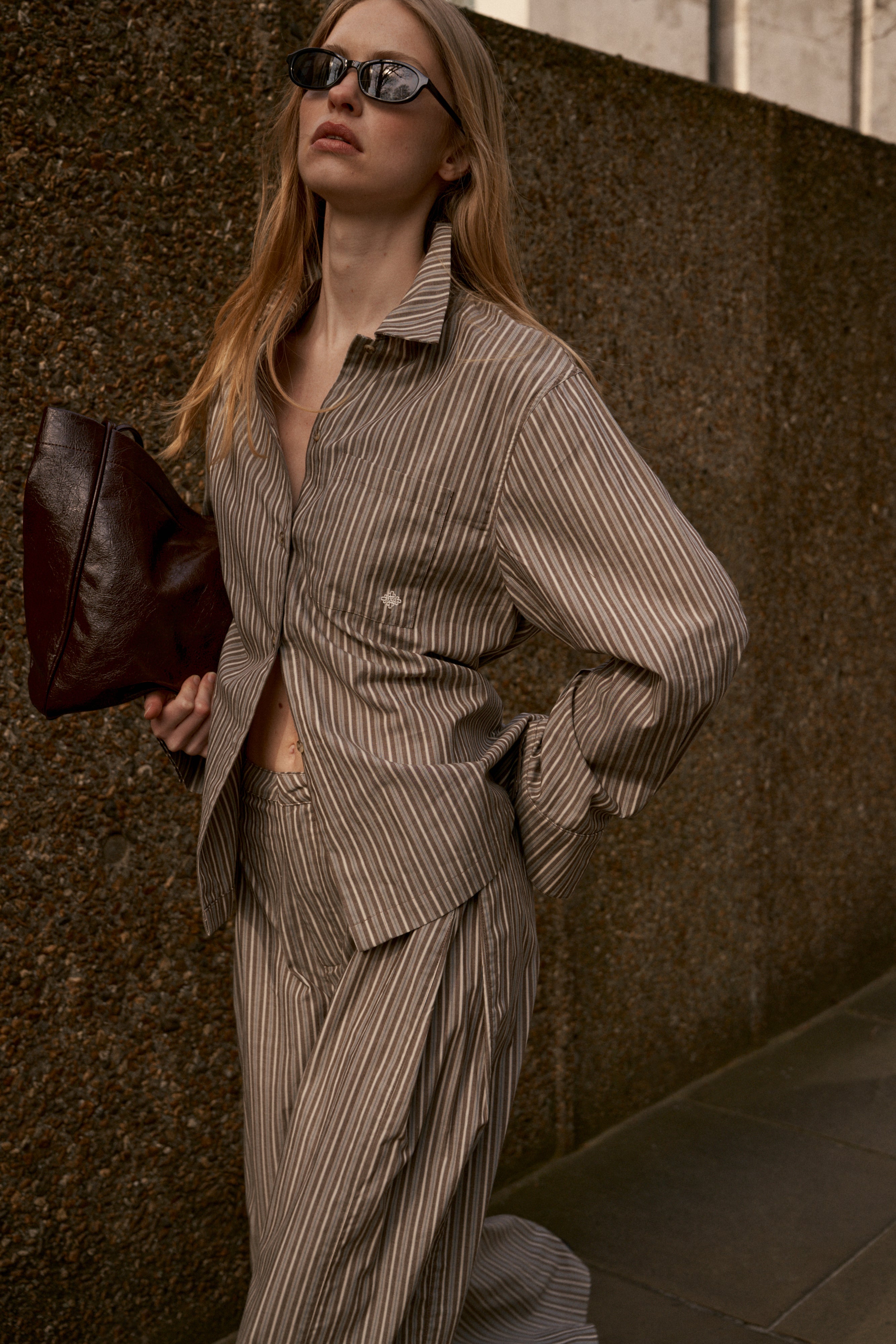 STRIPE TIE BACK EMBLEM SHIRT - KHAKI