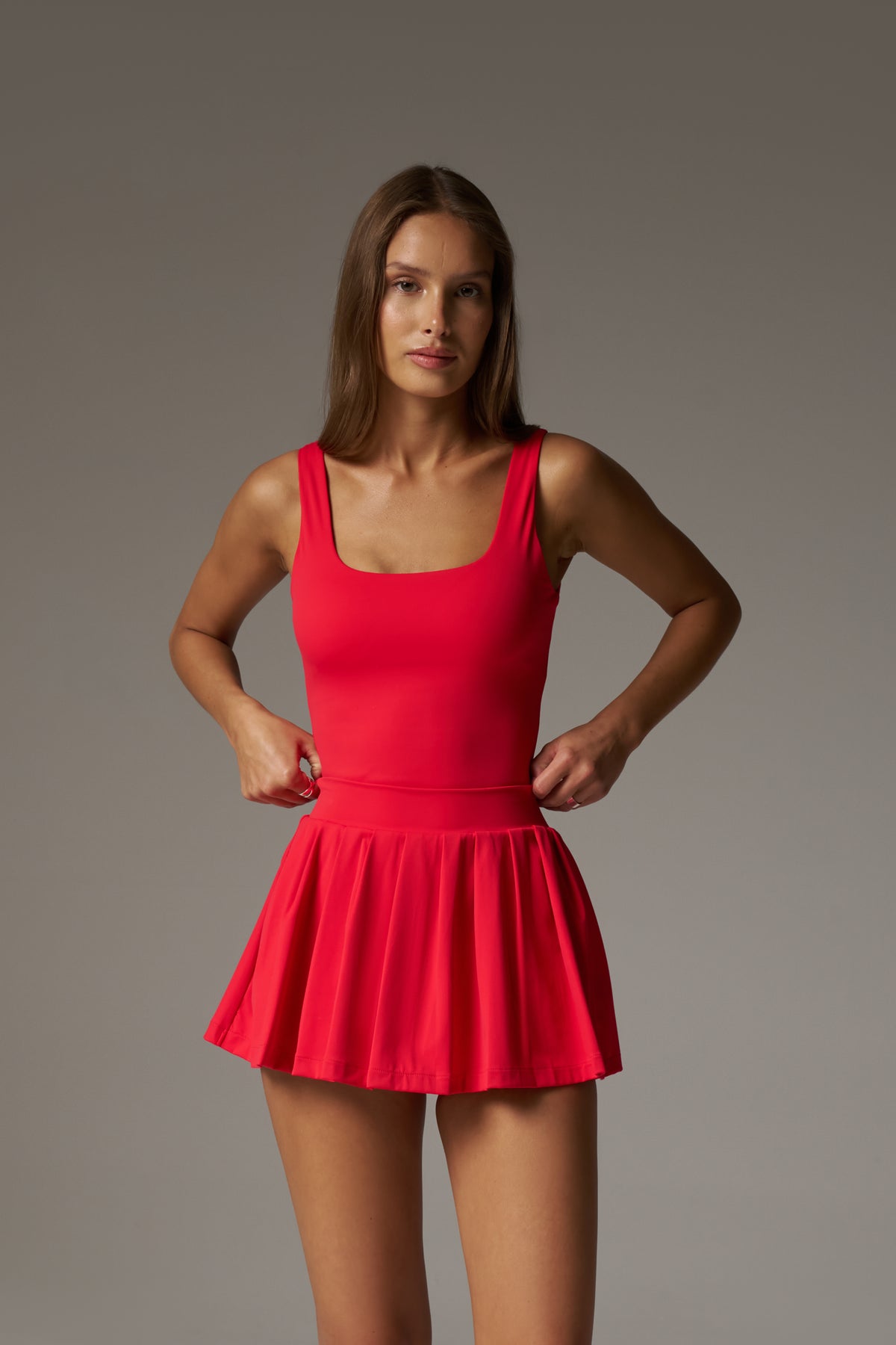 SCULPTING STRETCH SCOOP NECK SPORTS TOP - RED