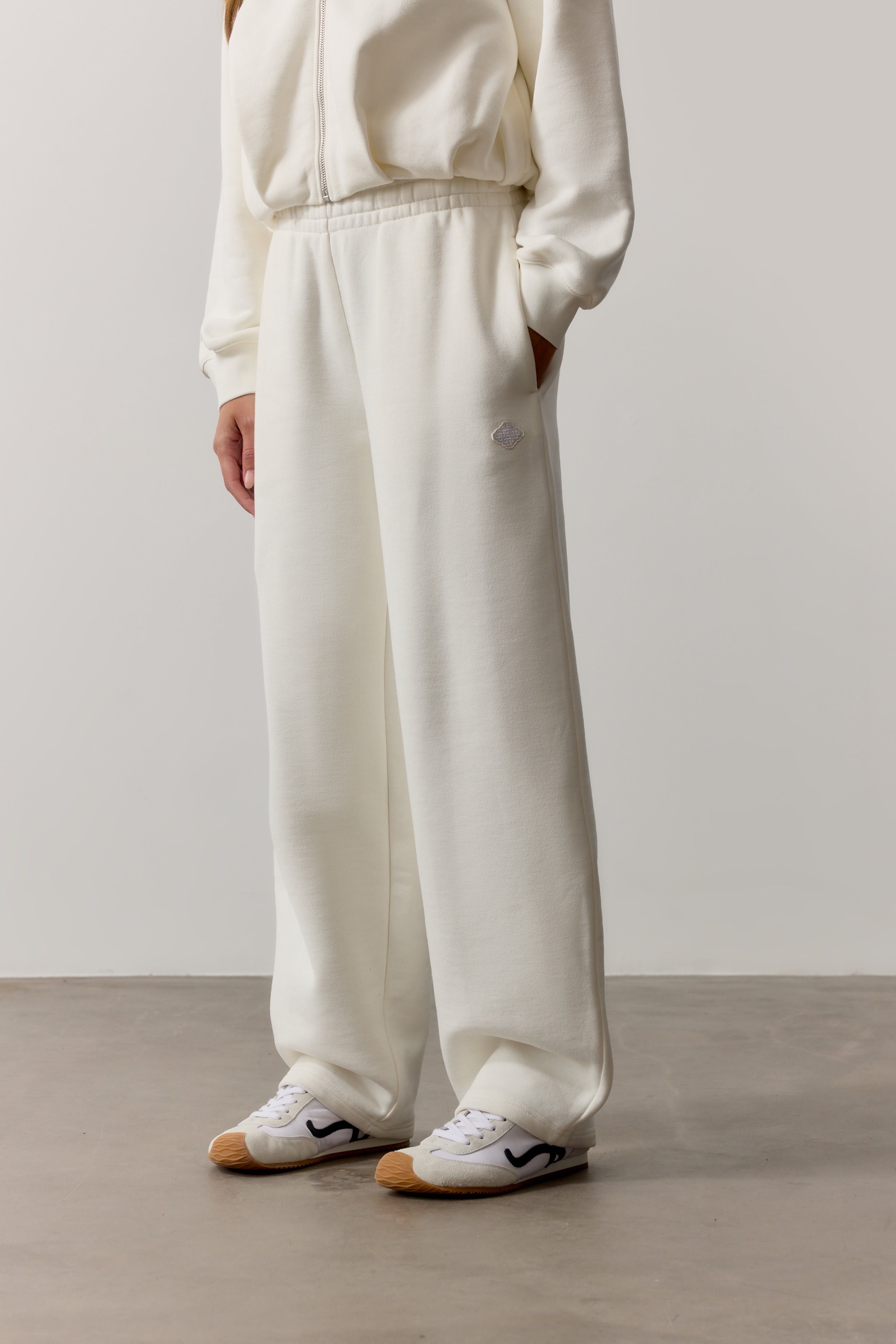 BARREL LEG JOGGER - OFF WHITE