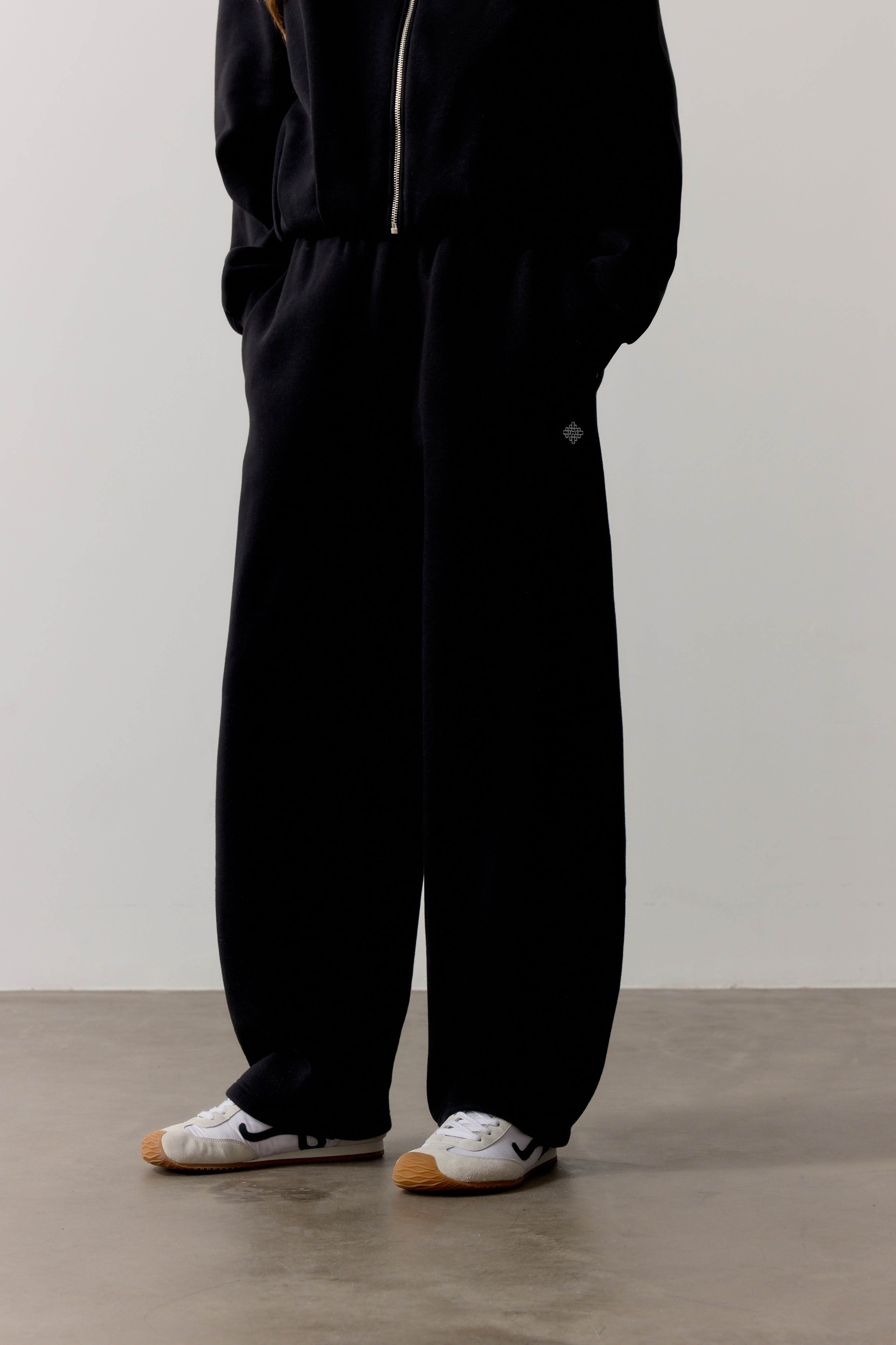 BARREL LEG JOGGER - BLACK