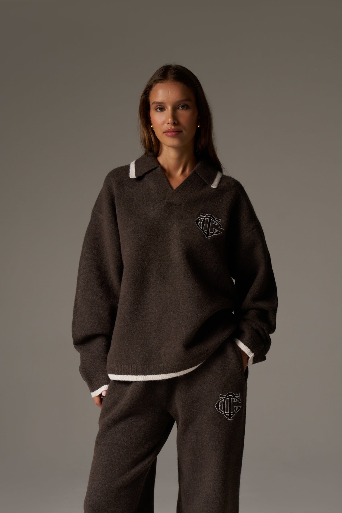 MONOGRAM KNITTED POLO TOP - BROWN