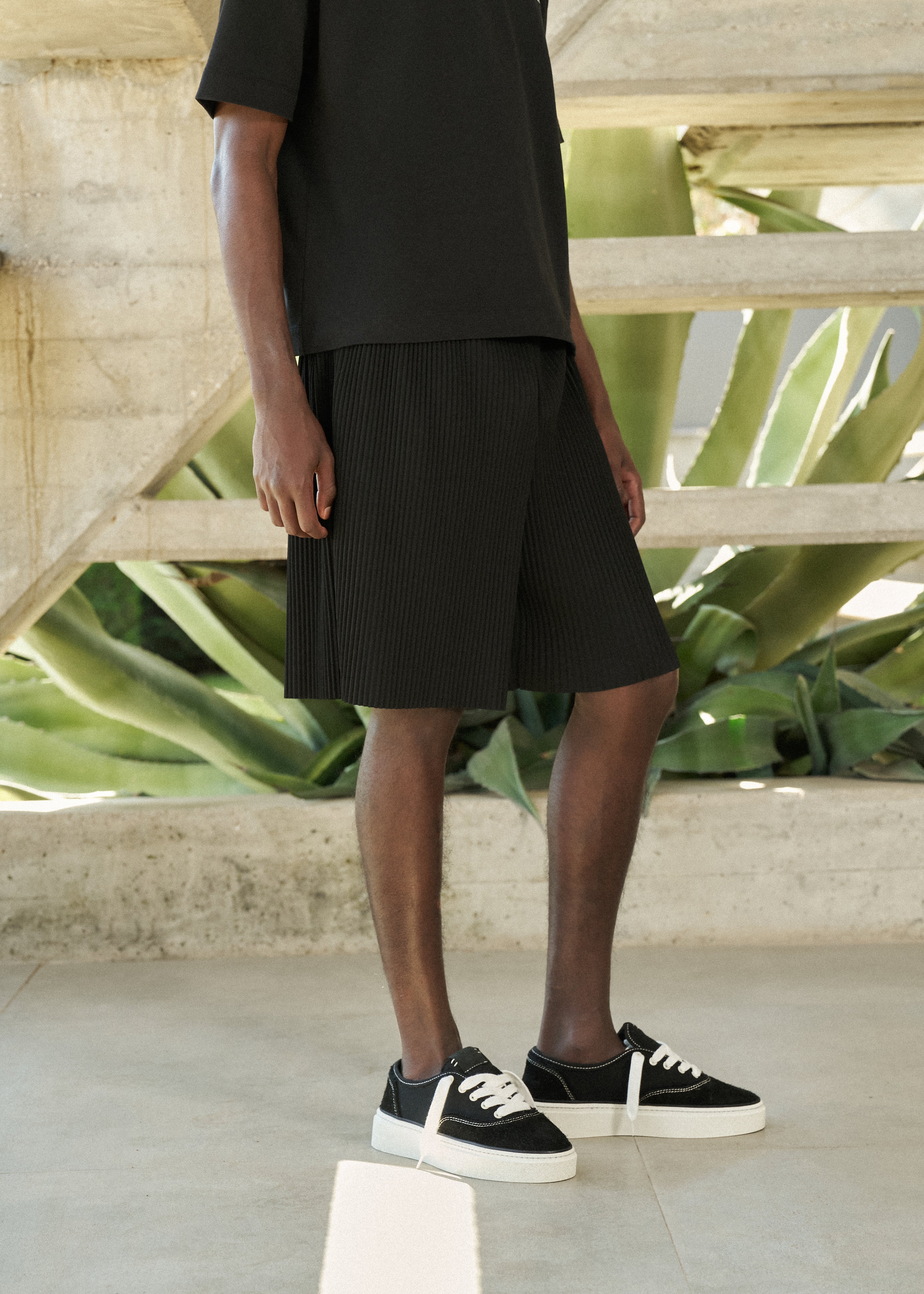PLISSE SHORTS - BLACK