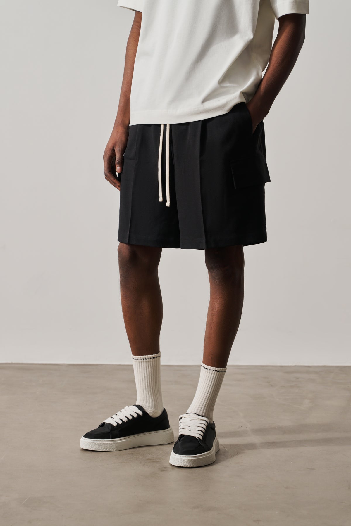 WIDE LEG SIDE POCKET SHORTS - BLACK