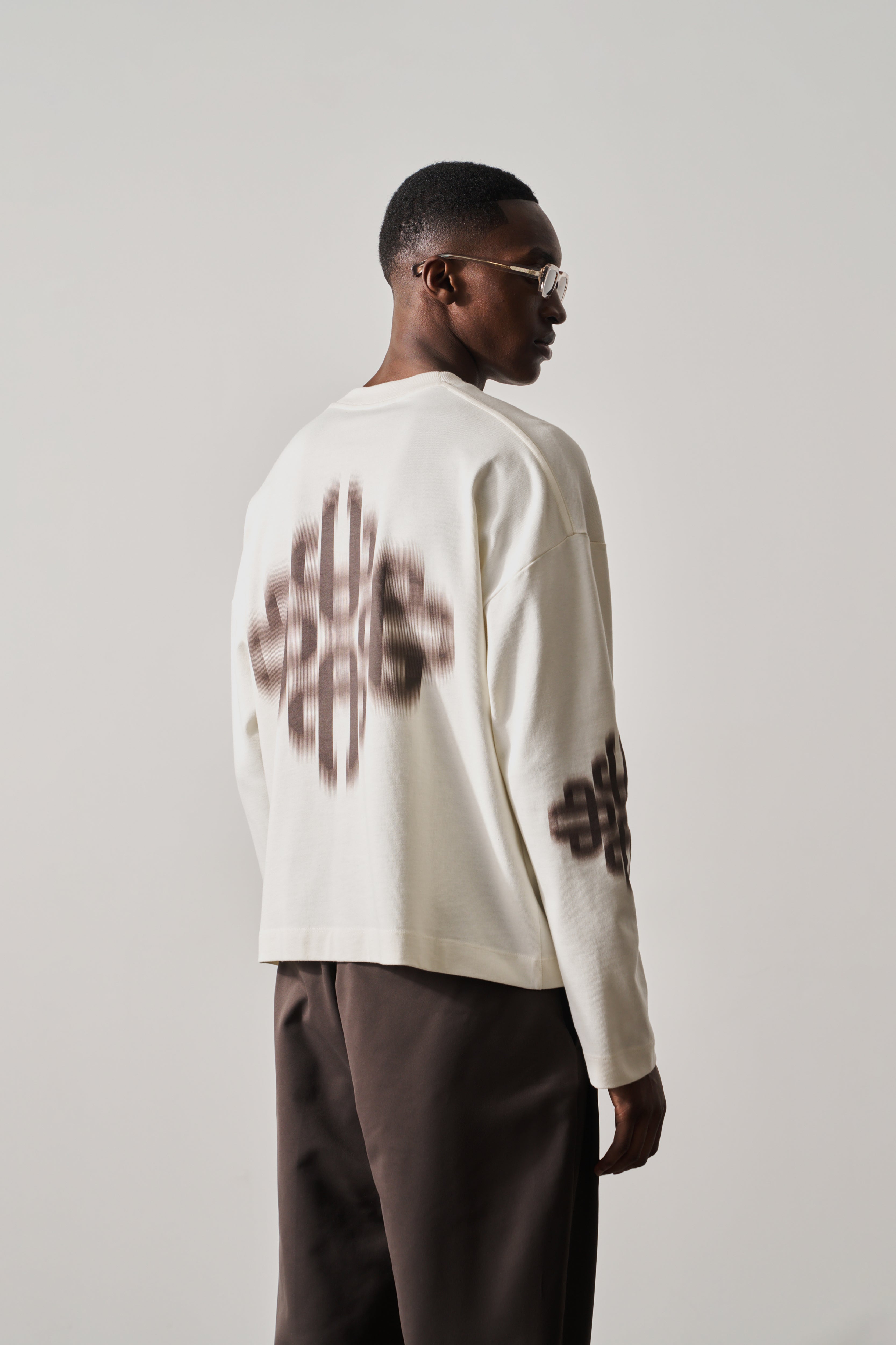 MOTION BLURRED LONG SLEEVE T-SHIRT - OFF WHITE