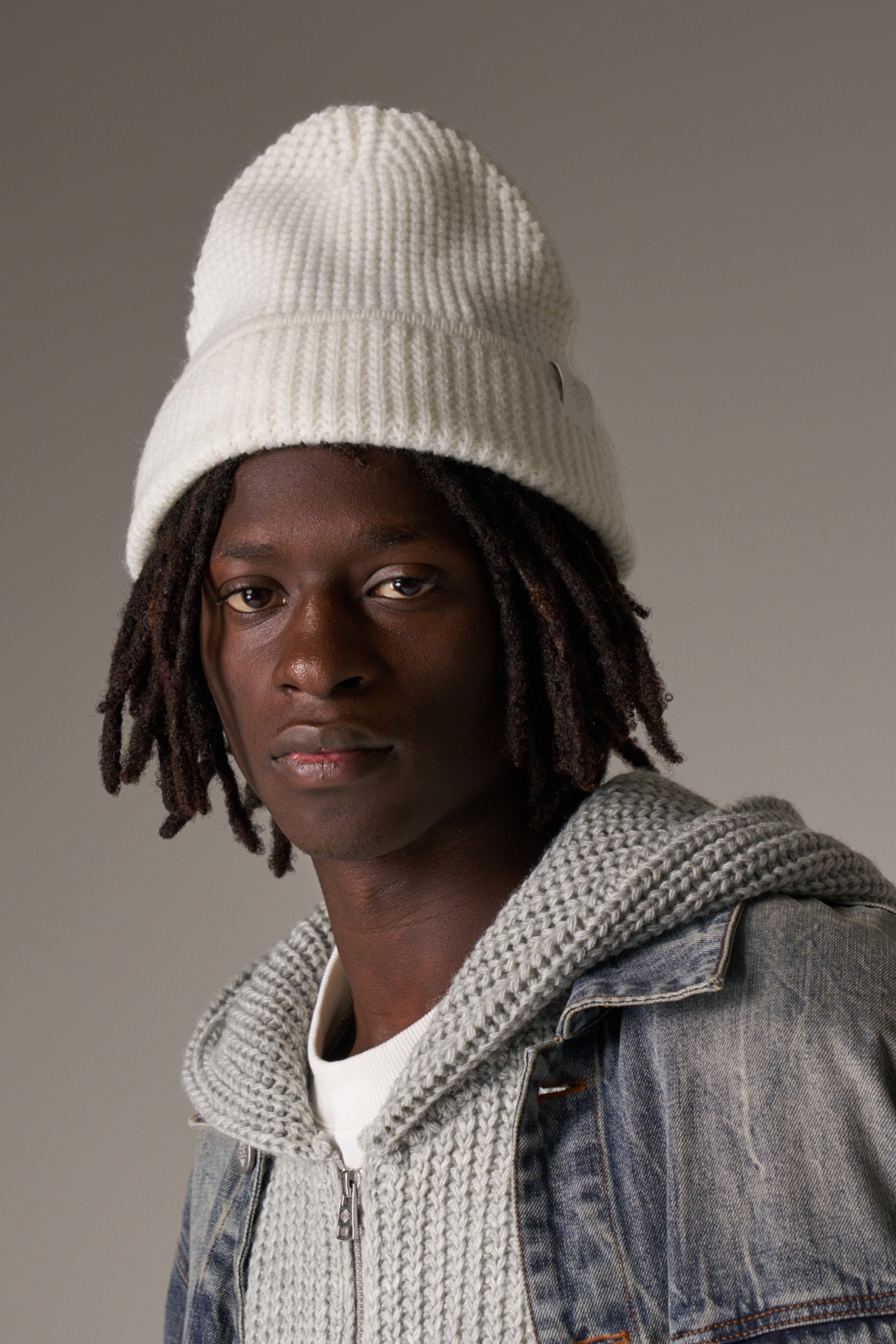 WAFFLE KNIT EMBLEM BEANIE - WHITE