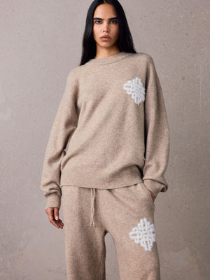 EMBLEM FLUFFY KNIT CREW - BEIGE