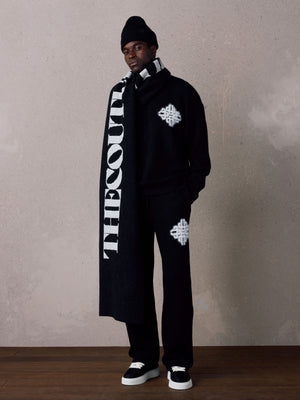 EMBLEM FLUFFY KNIT CREW - BLACK