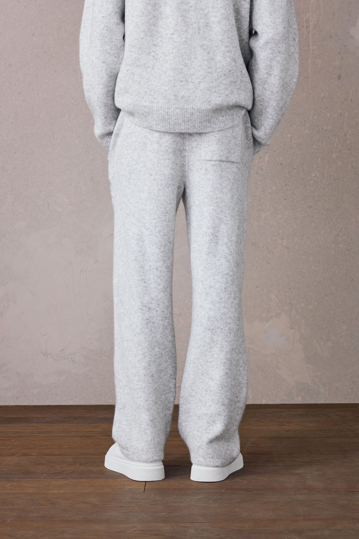 EMBLEM FLUFFY KNIT JOGGERS - GREY MARL