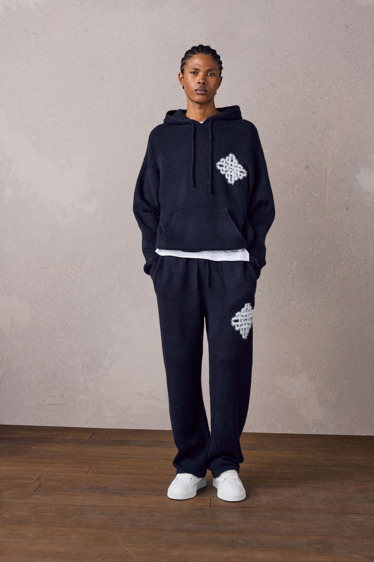 EMBLEM FLUFFY KNIT HOODIE - NAVY