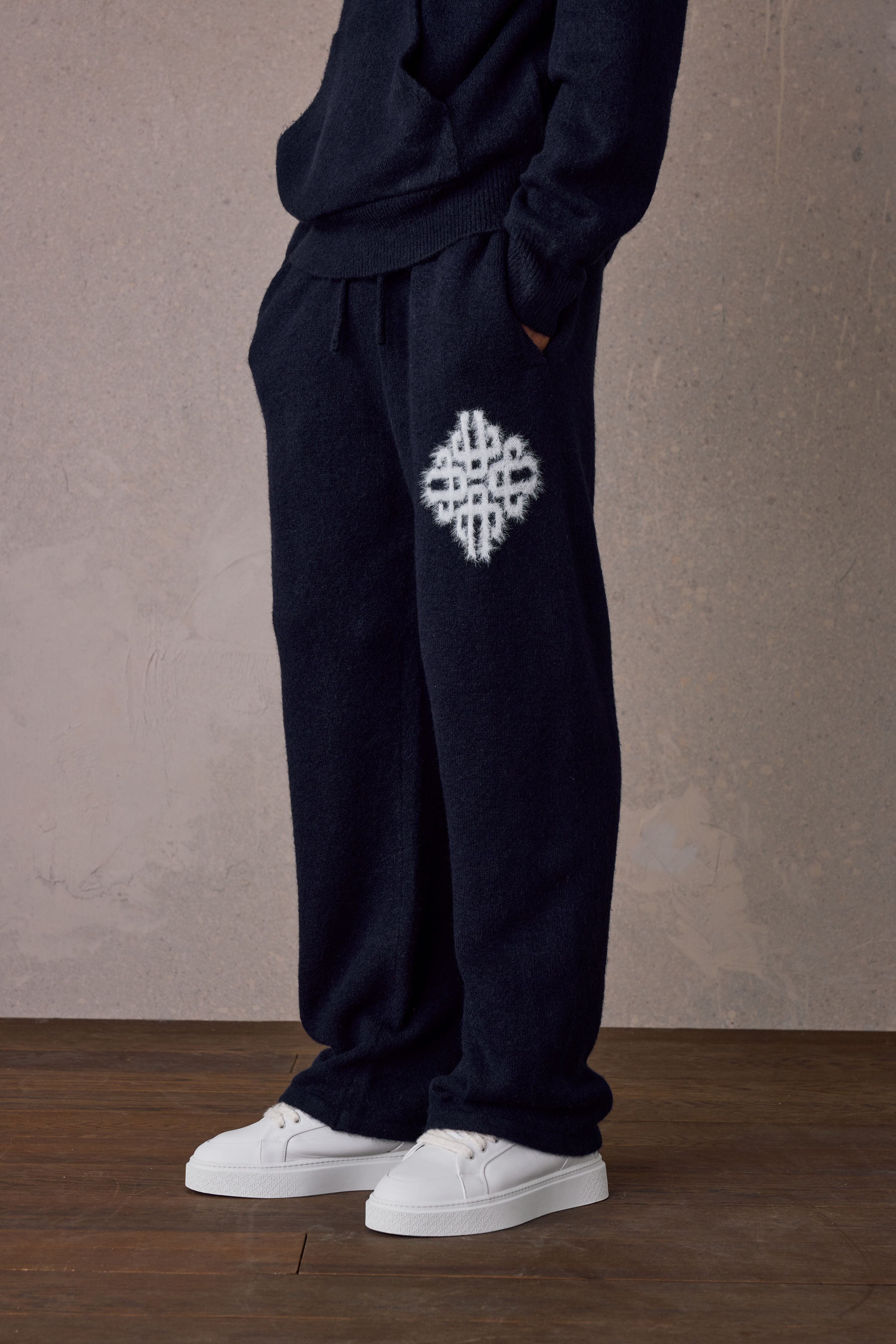 EMBLEM FLUFFY KNIT JOGGERS - NAVY